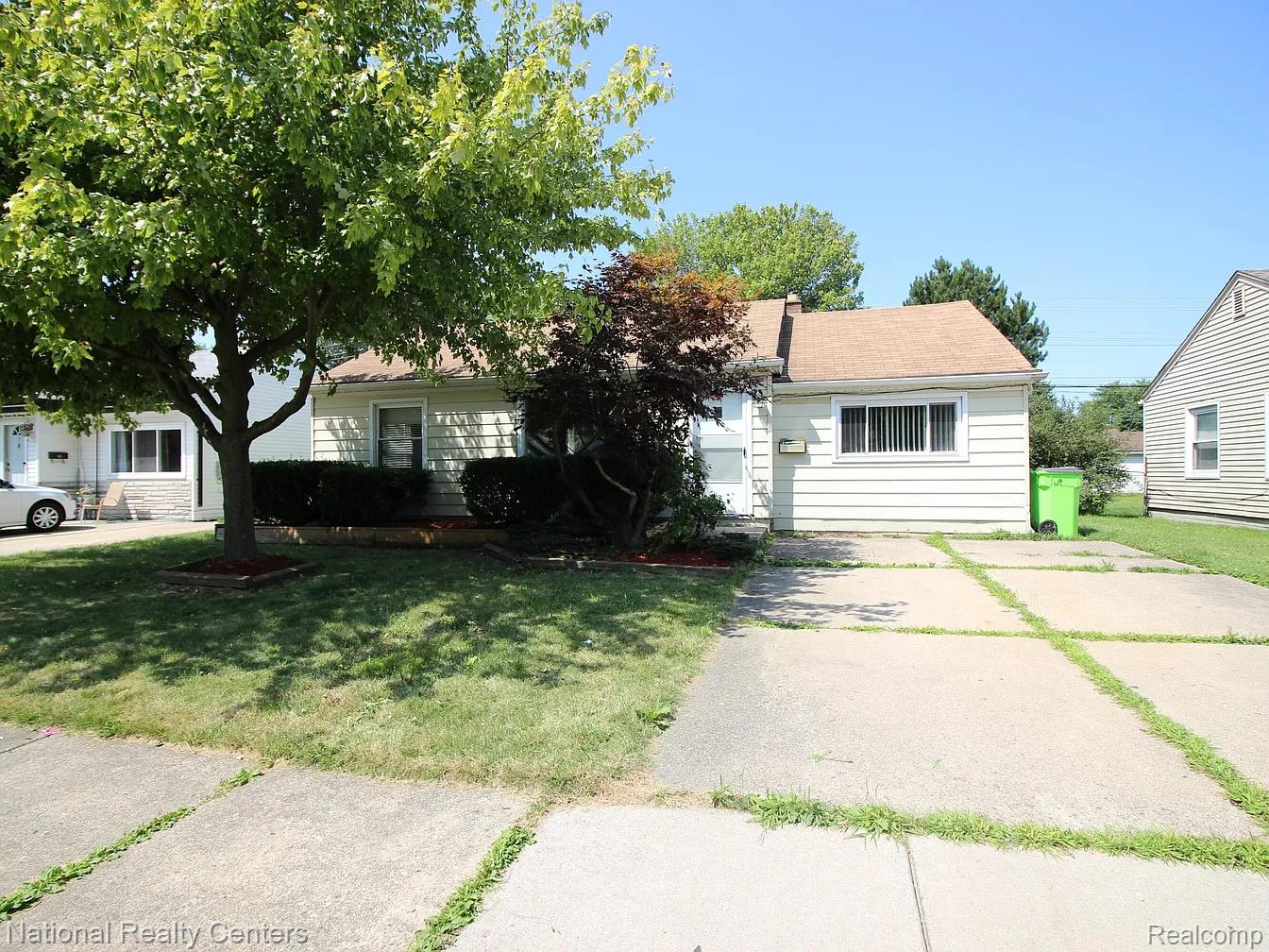 27241, Woodmont, Roseville, Michigan, 48066