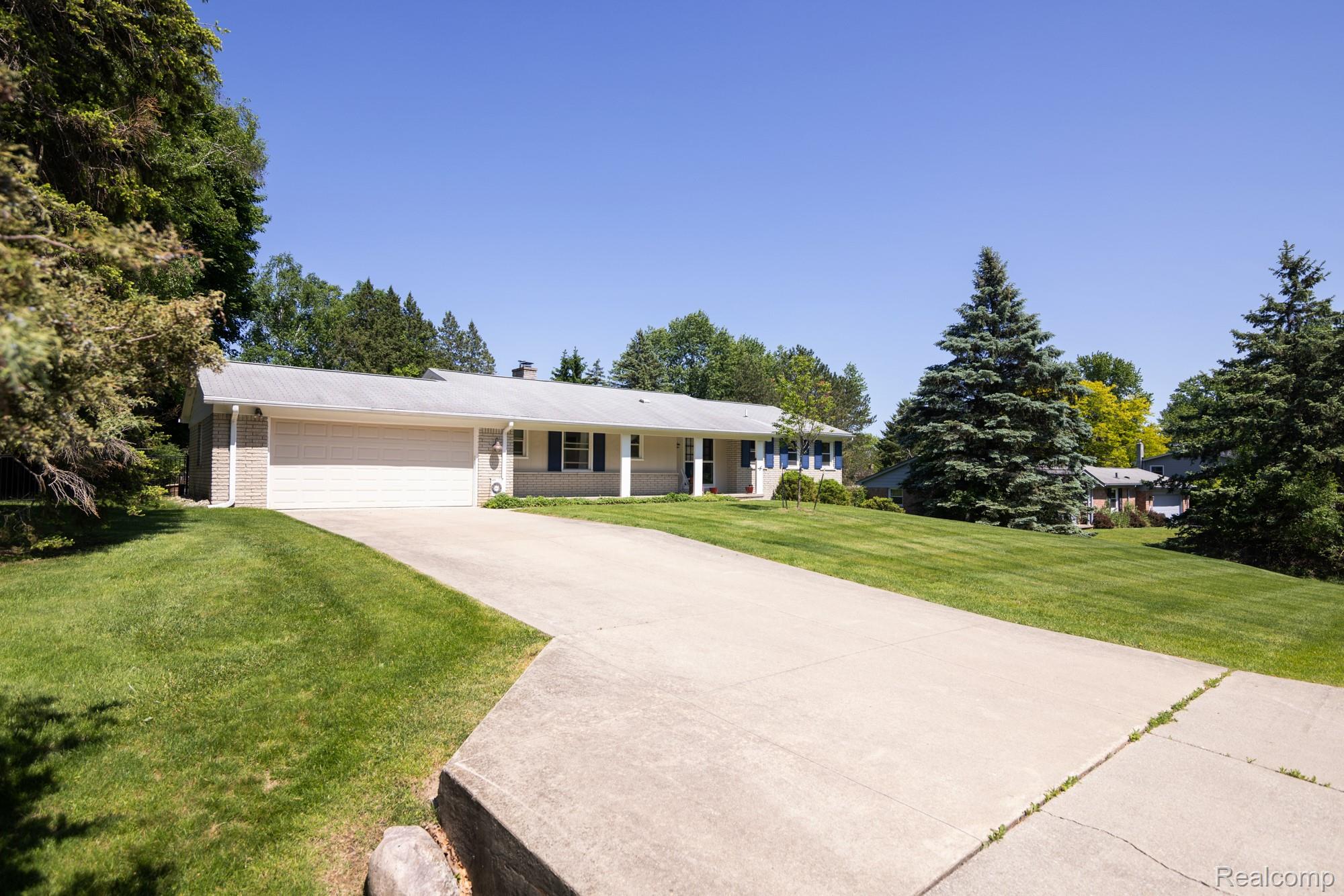 724, Sandstone, Rochester Hills, Michigan, 48309