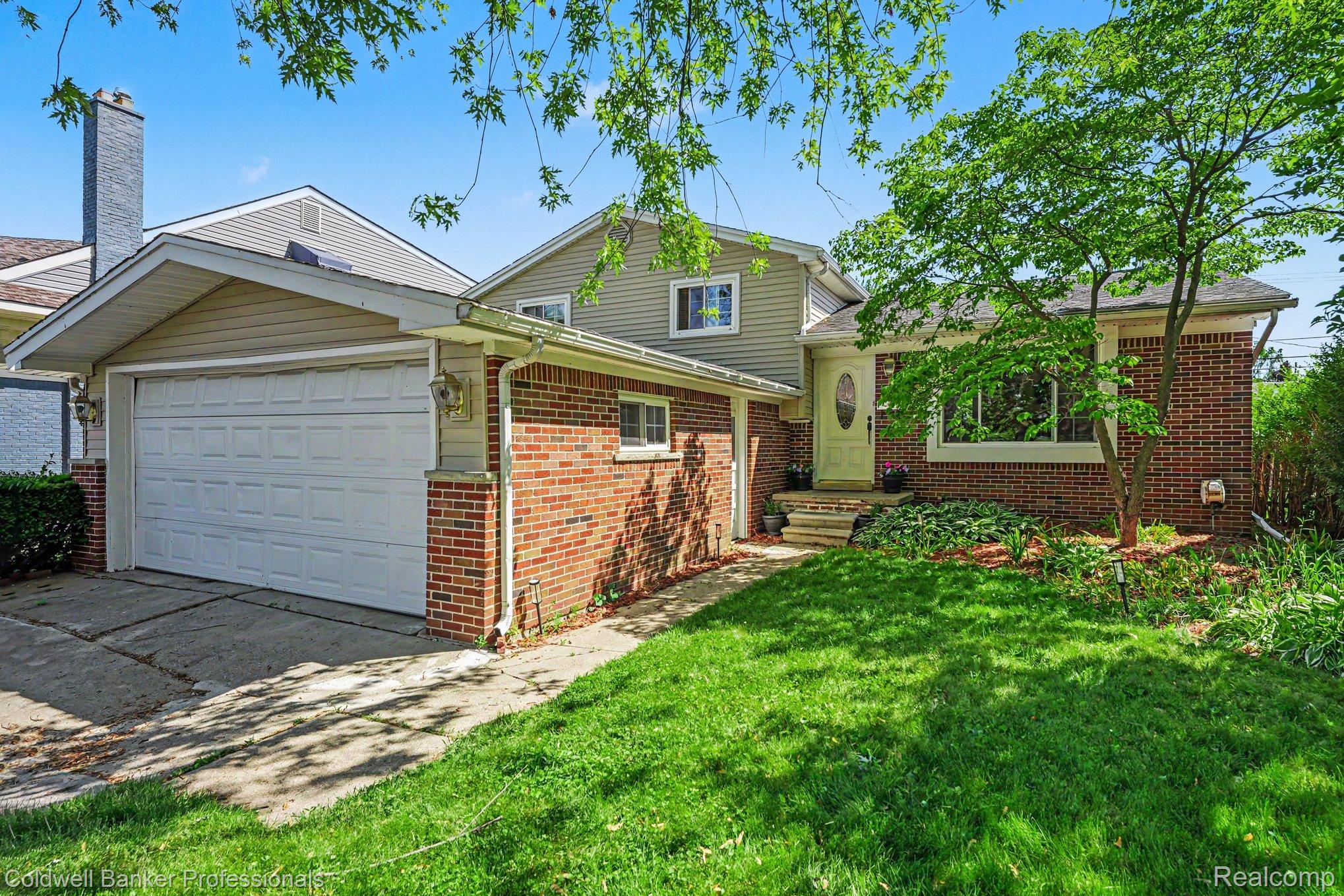 22606, Manor, St. Clair Shores, Michigan, 48081