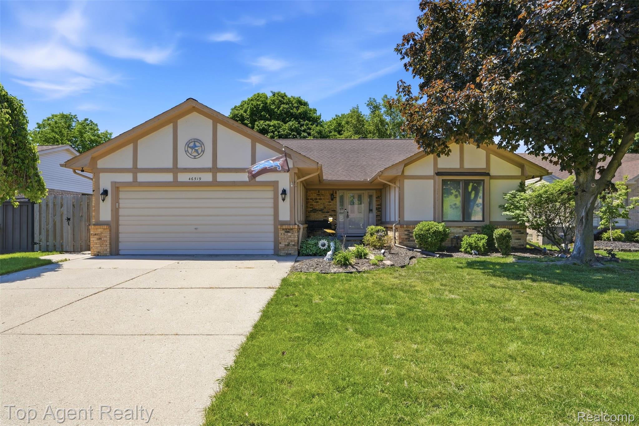 46519, Donahue, Macomb, Michigan, 48044