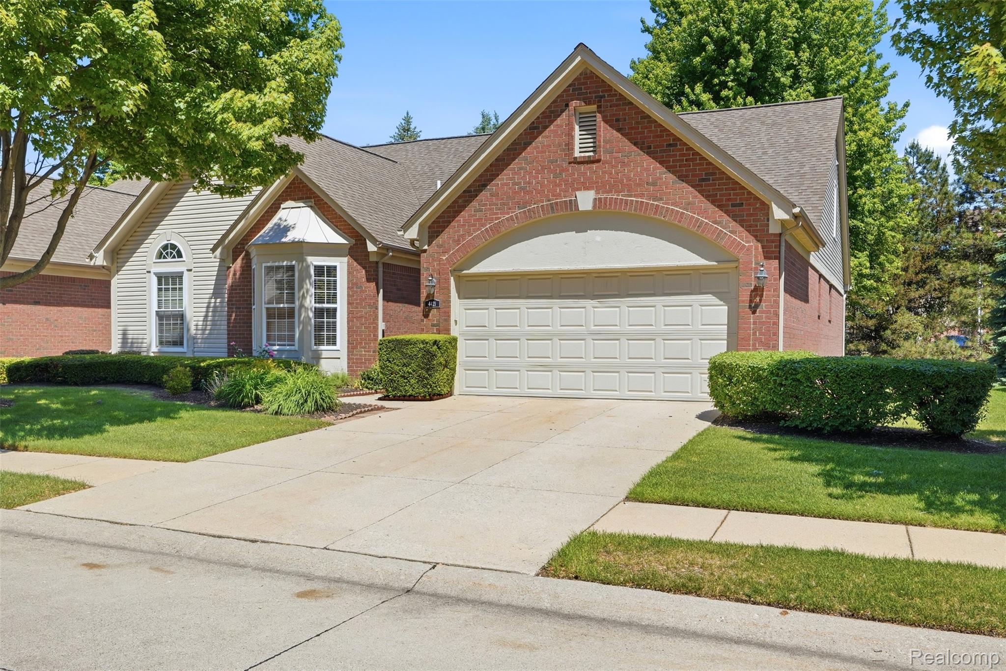 4421, Honeysuckle, Sterling Heights, Michigan, 48314