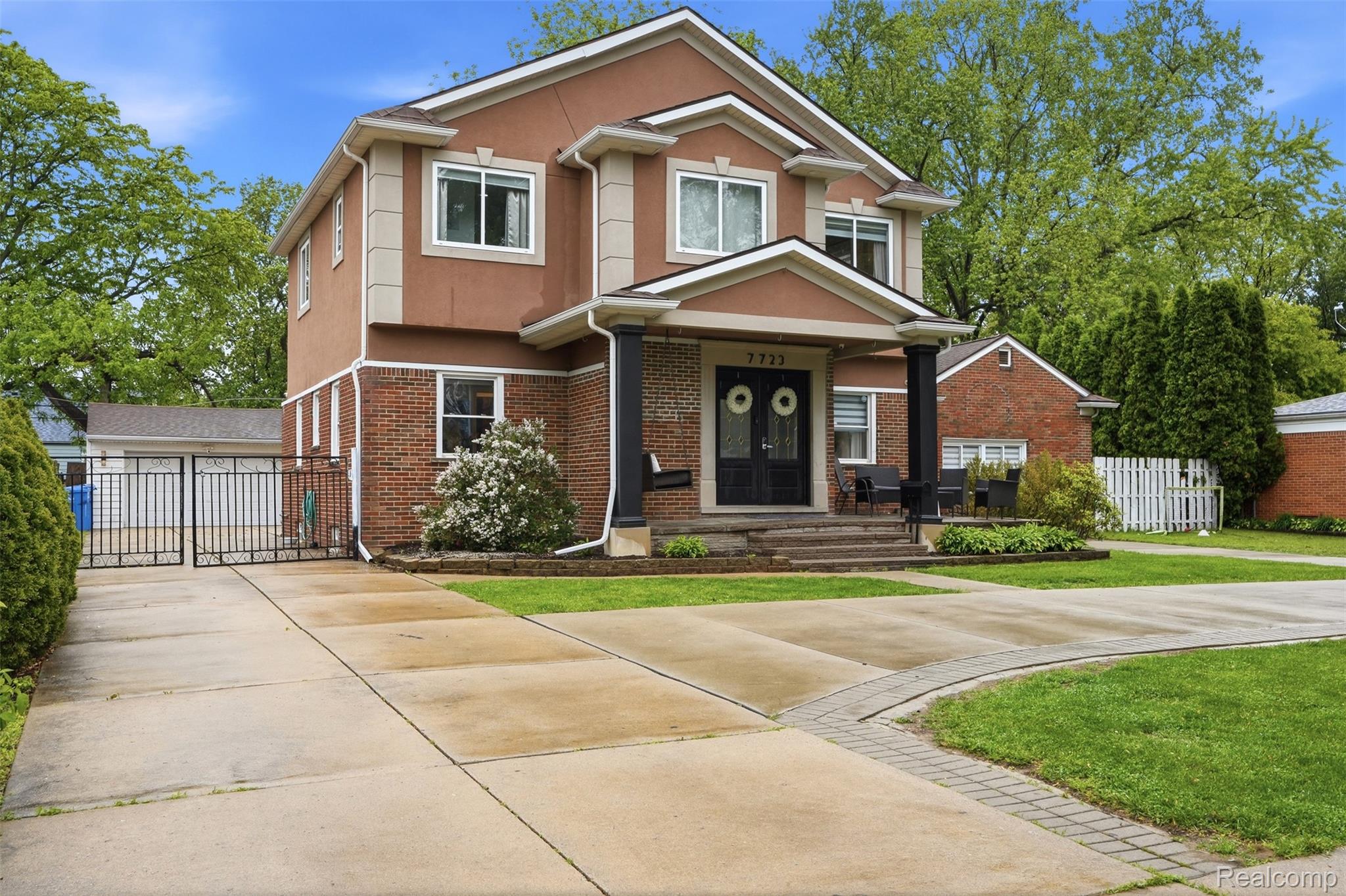 7723, Hazelton, Dearborn Heights, Michigan, 48127