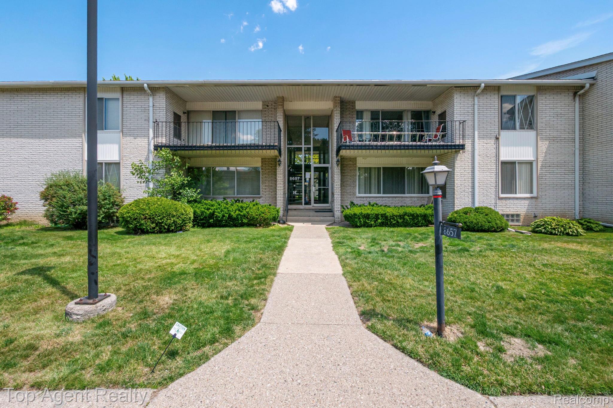 8657, Kennedy, #7, Warren, Michigan, 48093