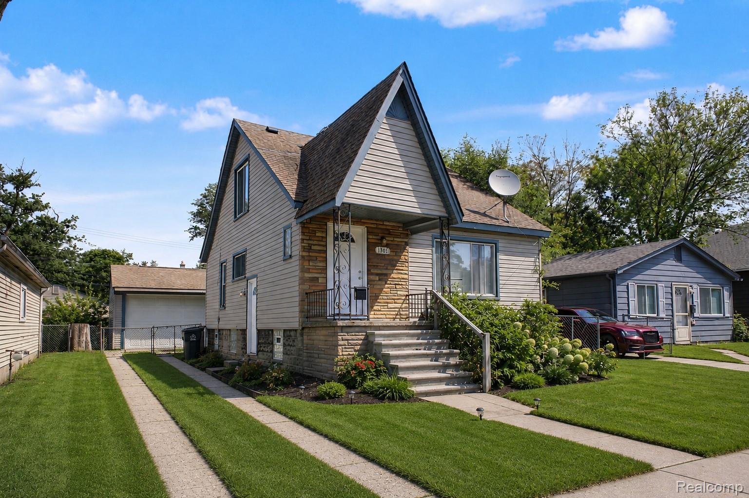 1301, Muir Ave., Hazel Park, Michigan, 48030