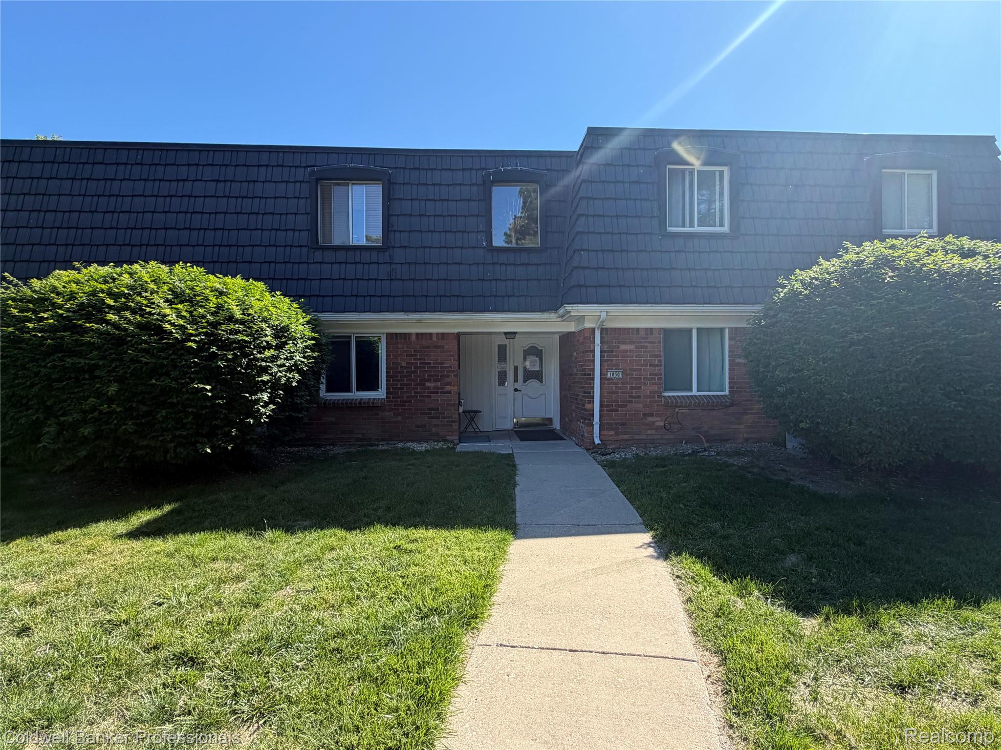 1830, Colonial Village, #1, Waterford, Michigan, 48328
