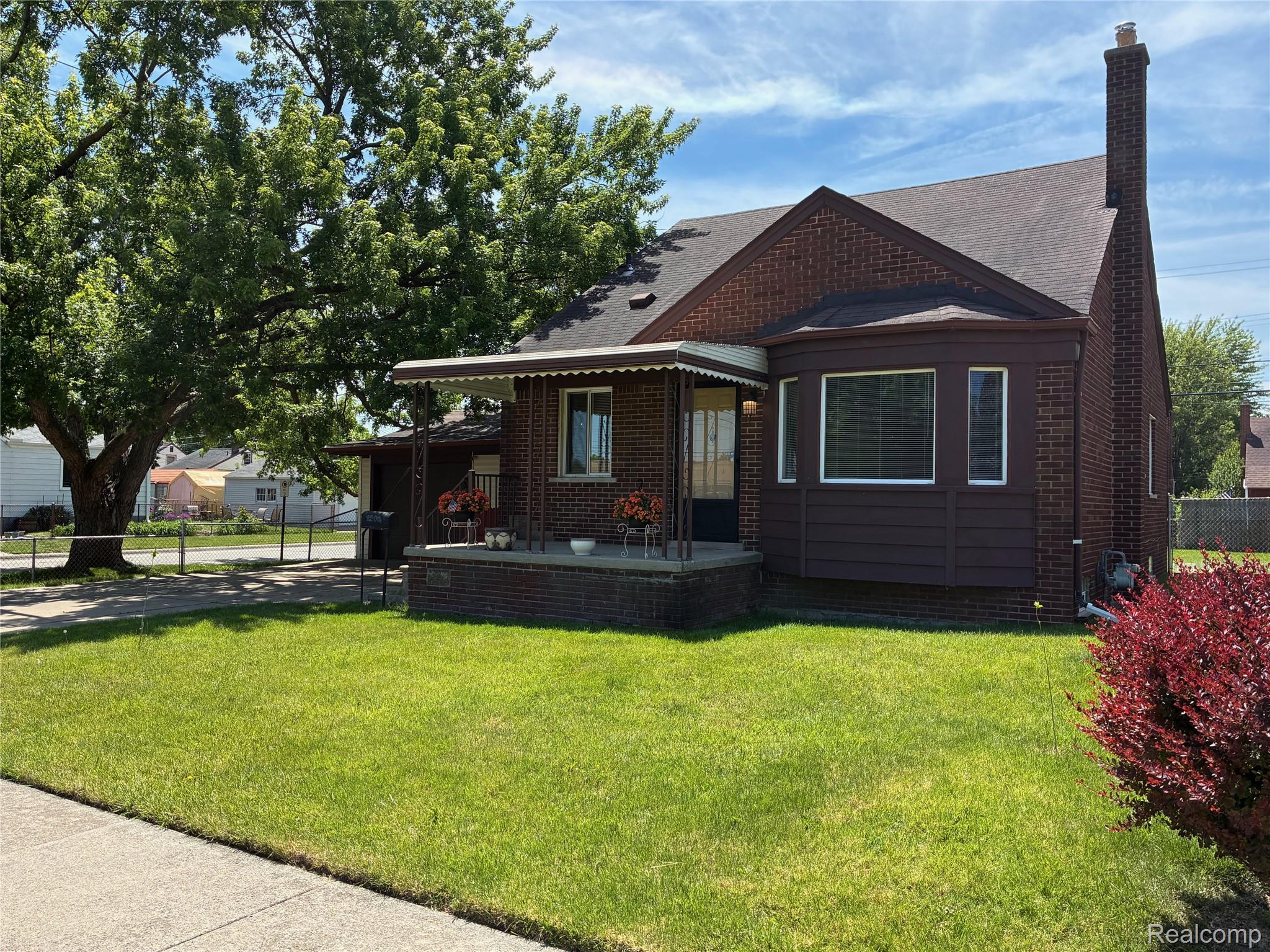 2203, White, Lincoln Park, Michigan, 48146