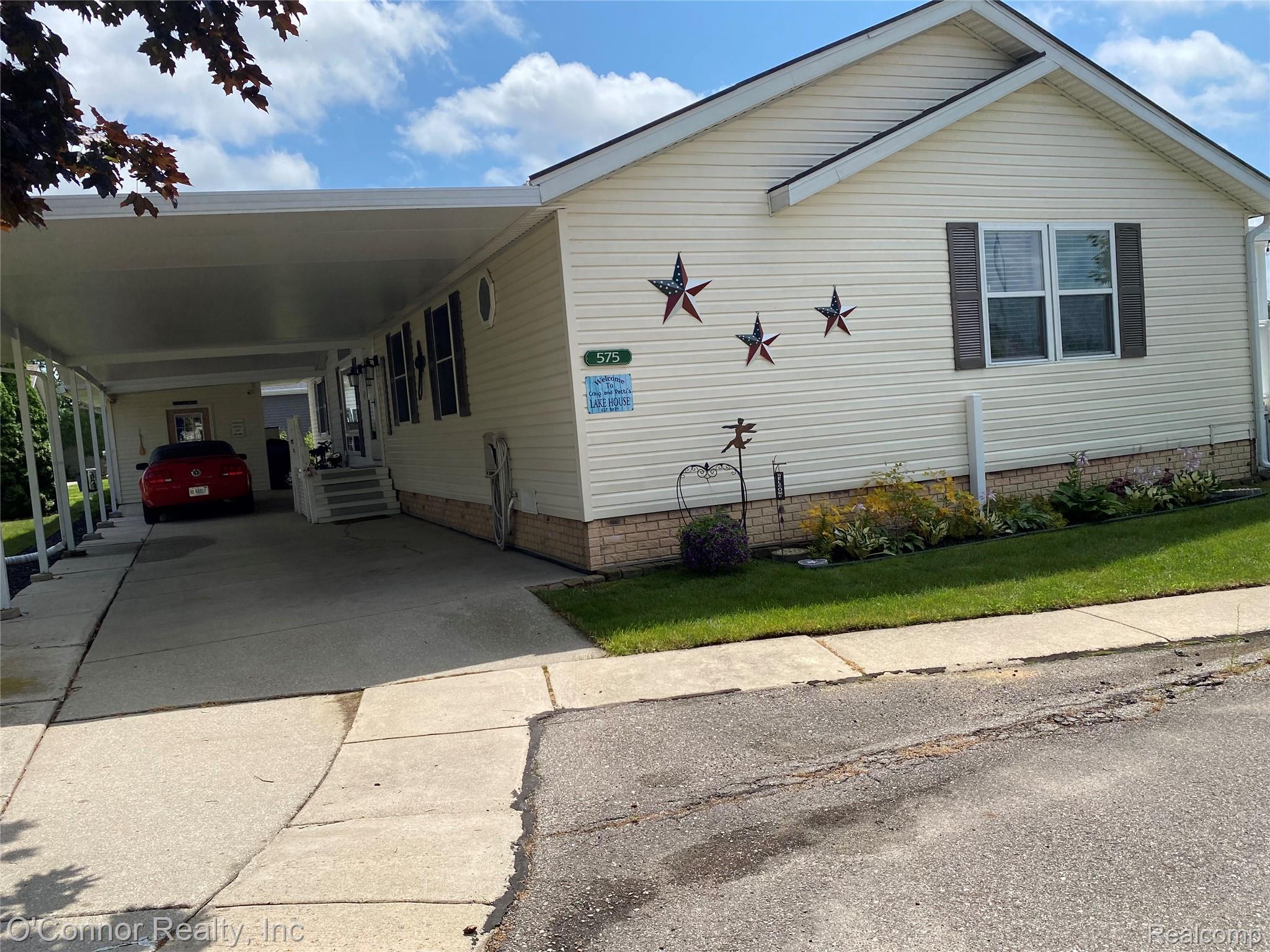 575, Blue Lake, Kimball, Michigan, 48074