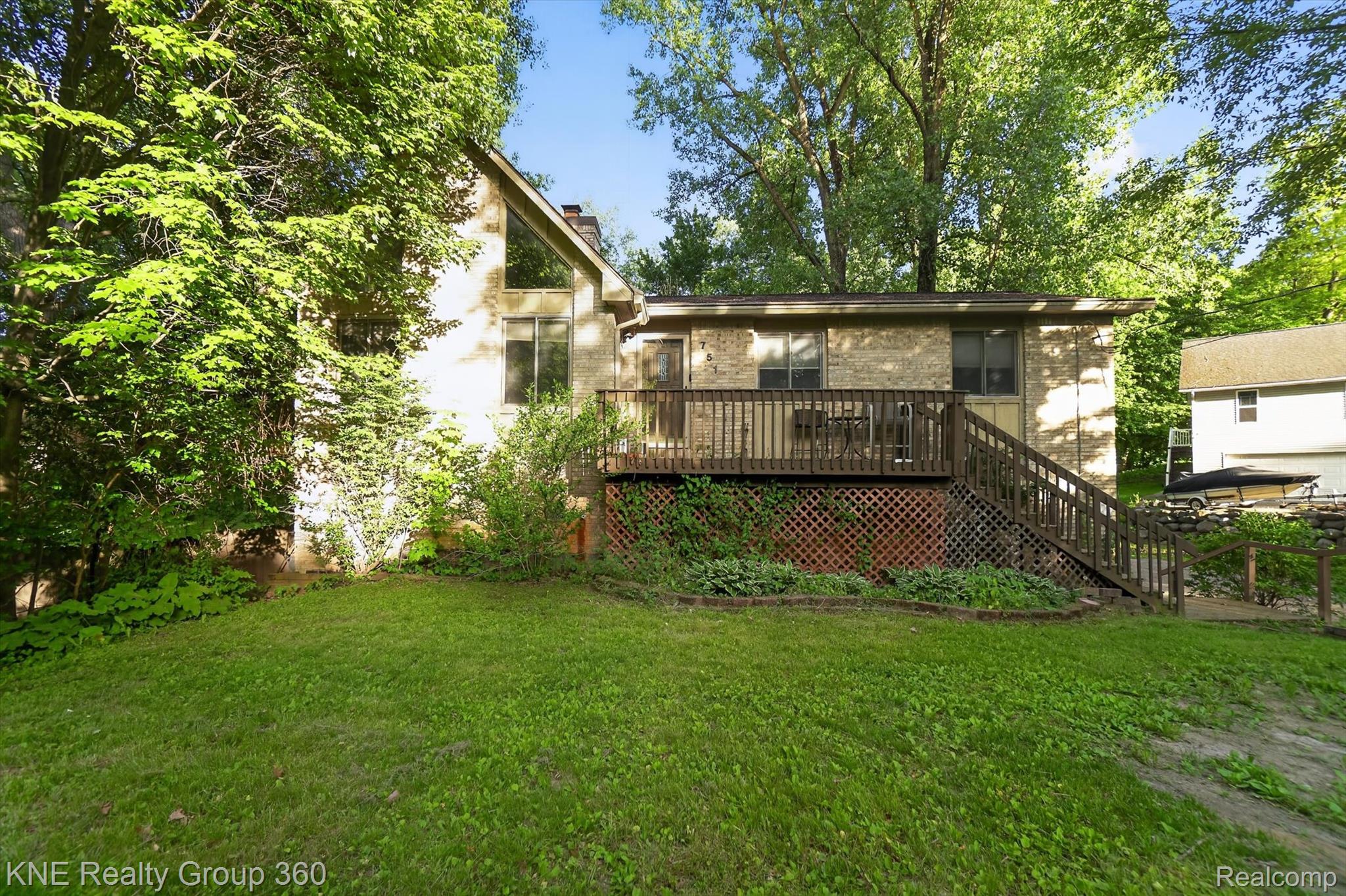 751, Maury, Howell, Michigan, 48843