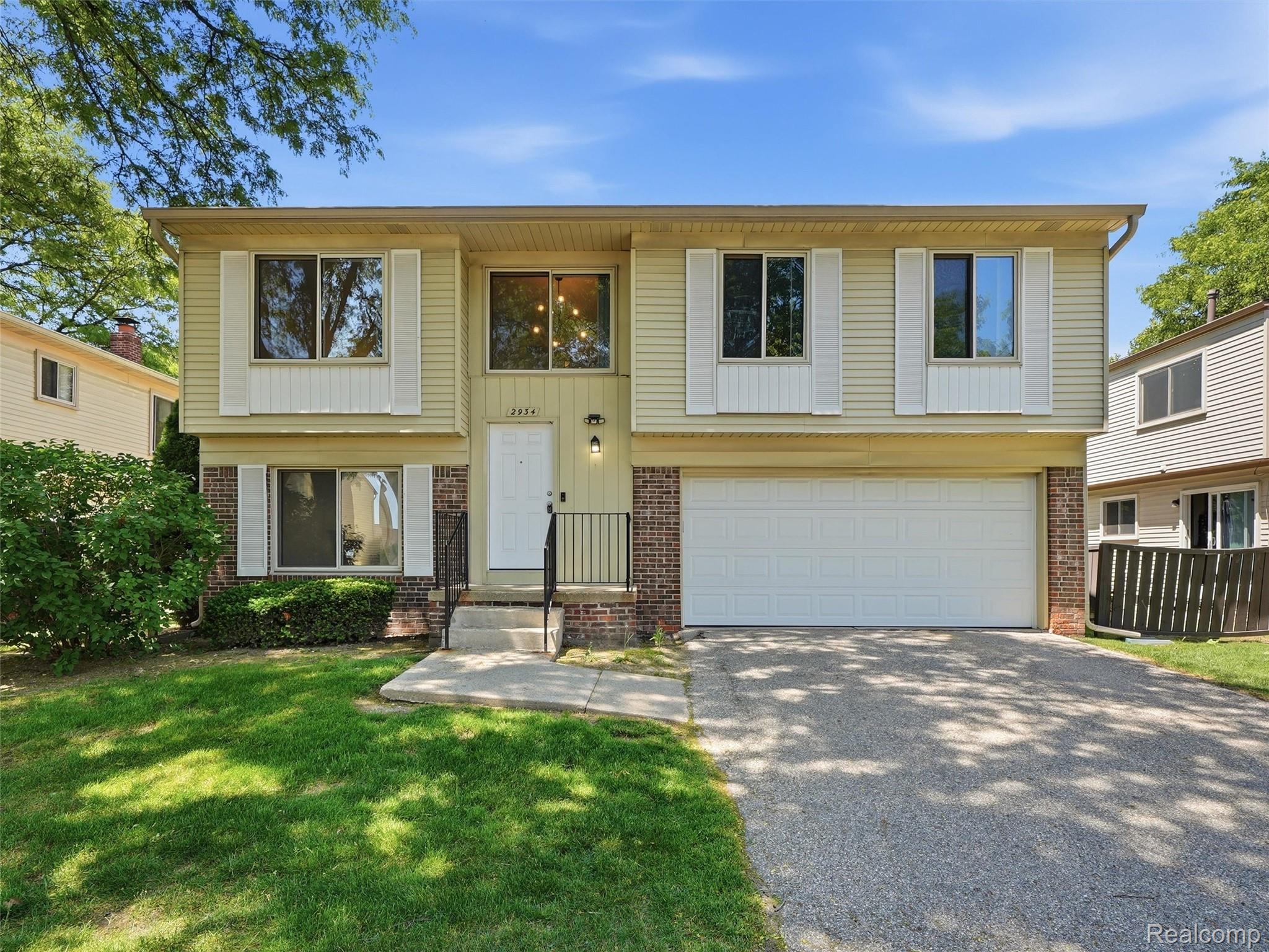 2934, Roundtree, Troy, Michigan, 48083