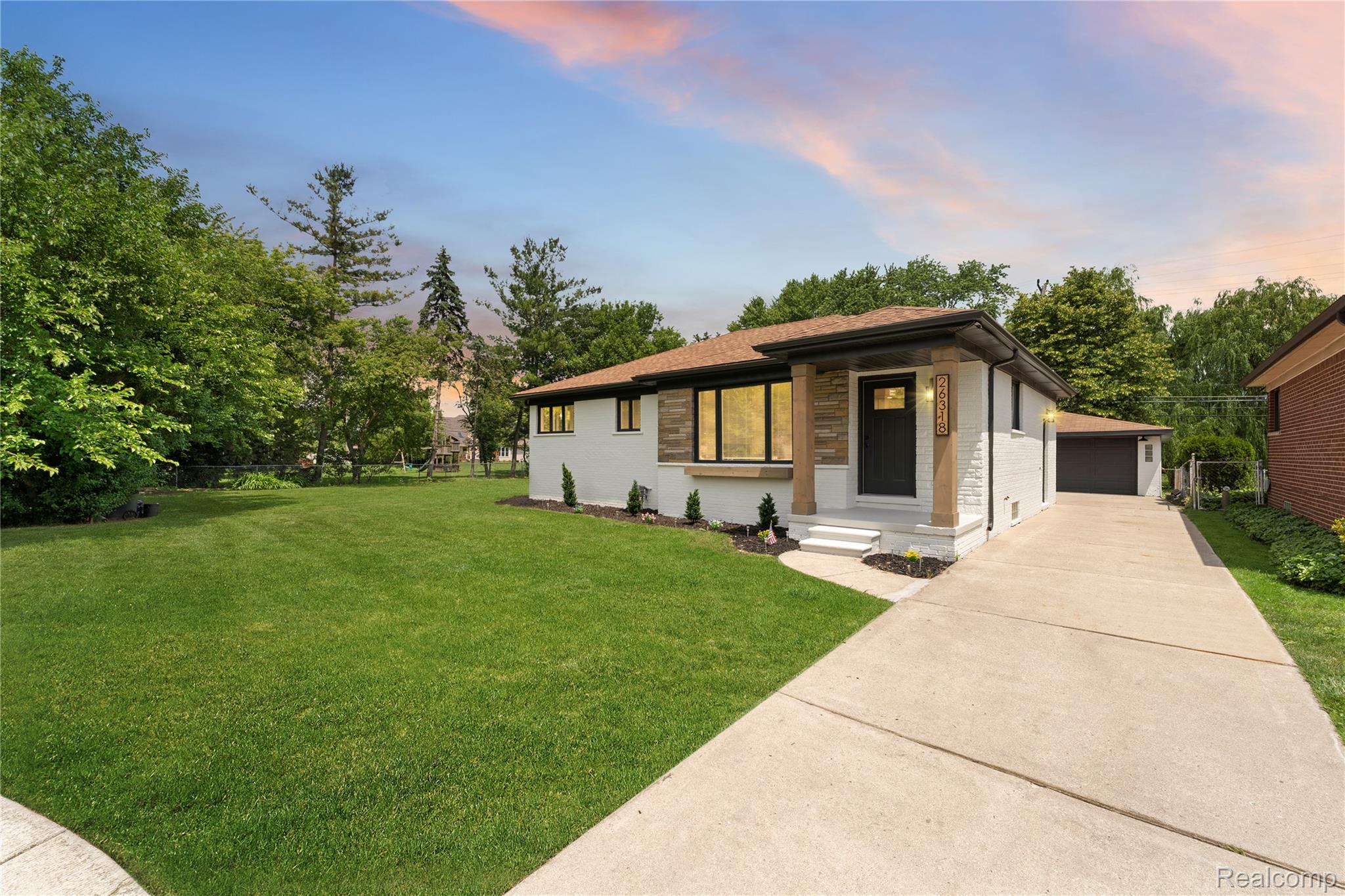 26318, San Rosa, St. Clair Shores, Michigan, 48081