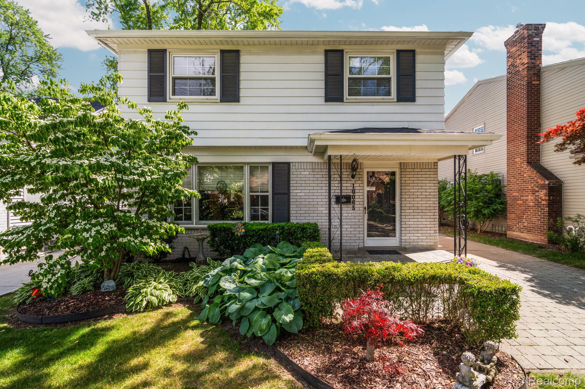 10065, Hart, Huntington Woods, Michigan, 48070