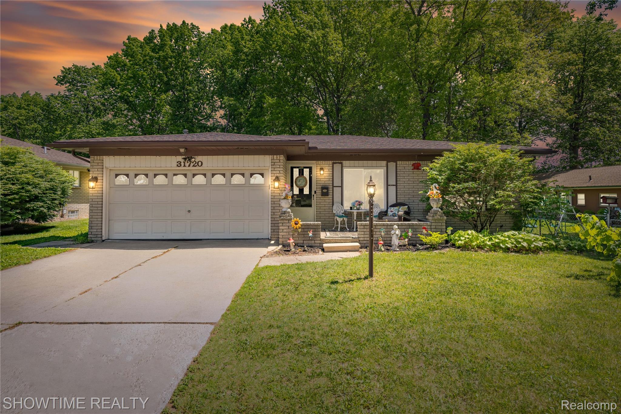 31720, Kelly, Roseville, Michigan, 48066
