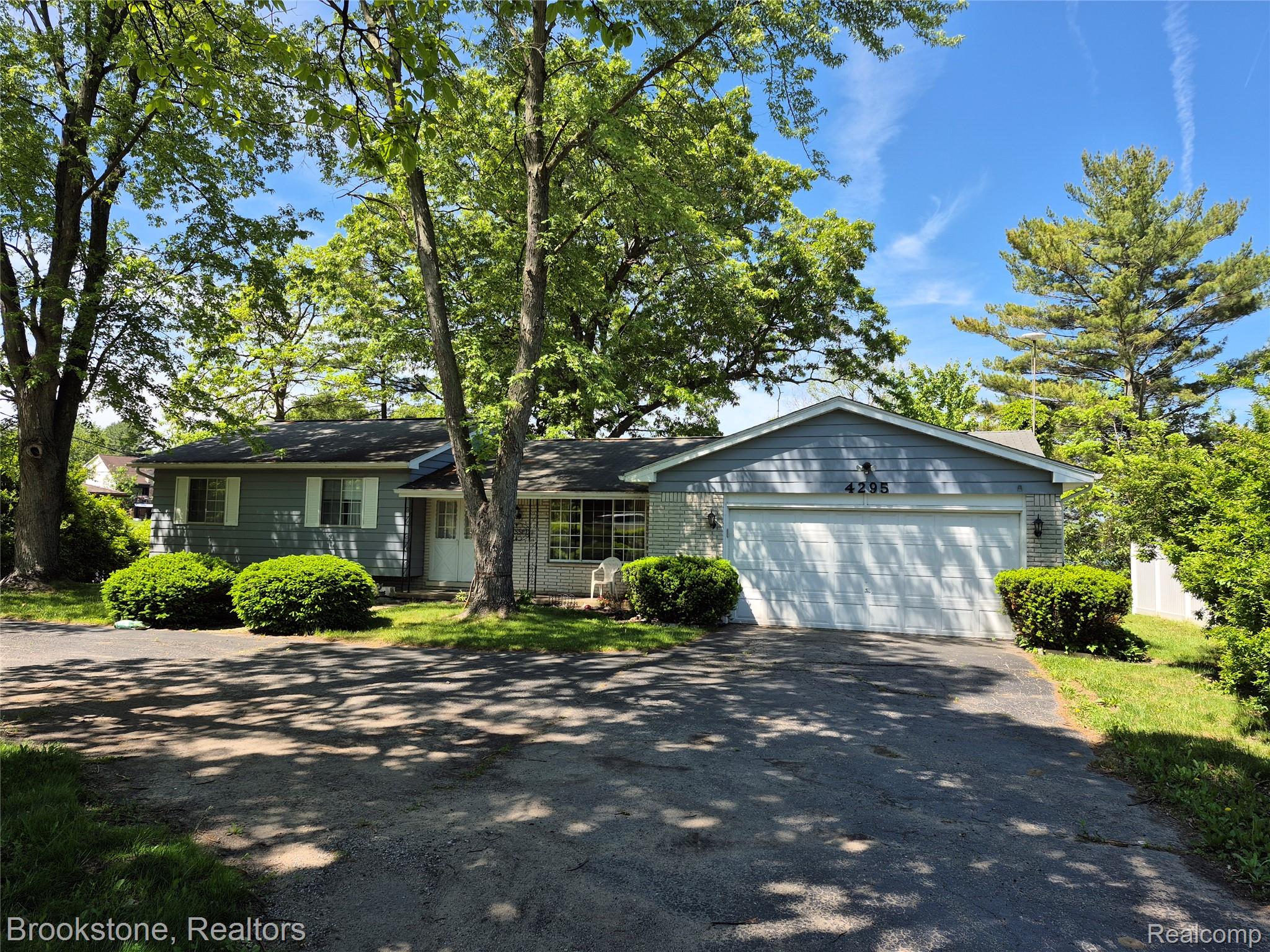 4295, Sashabaw, Waterford, Michigan, 48329