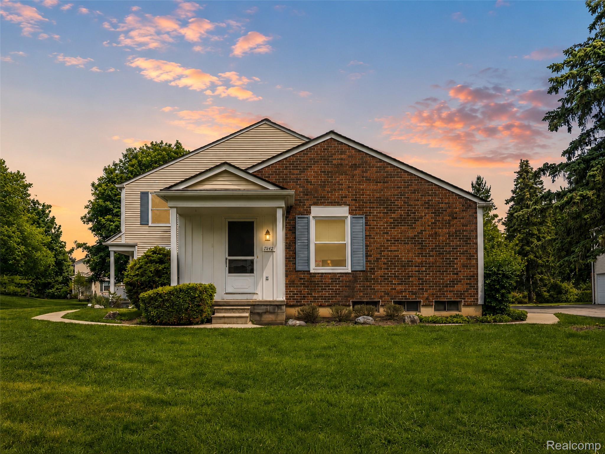 1442, Mariner, Walled Lake, Michigan, 48390