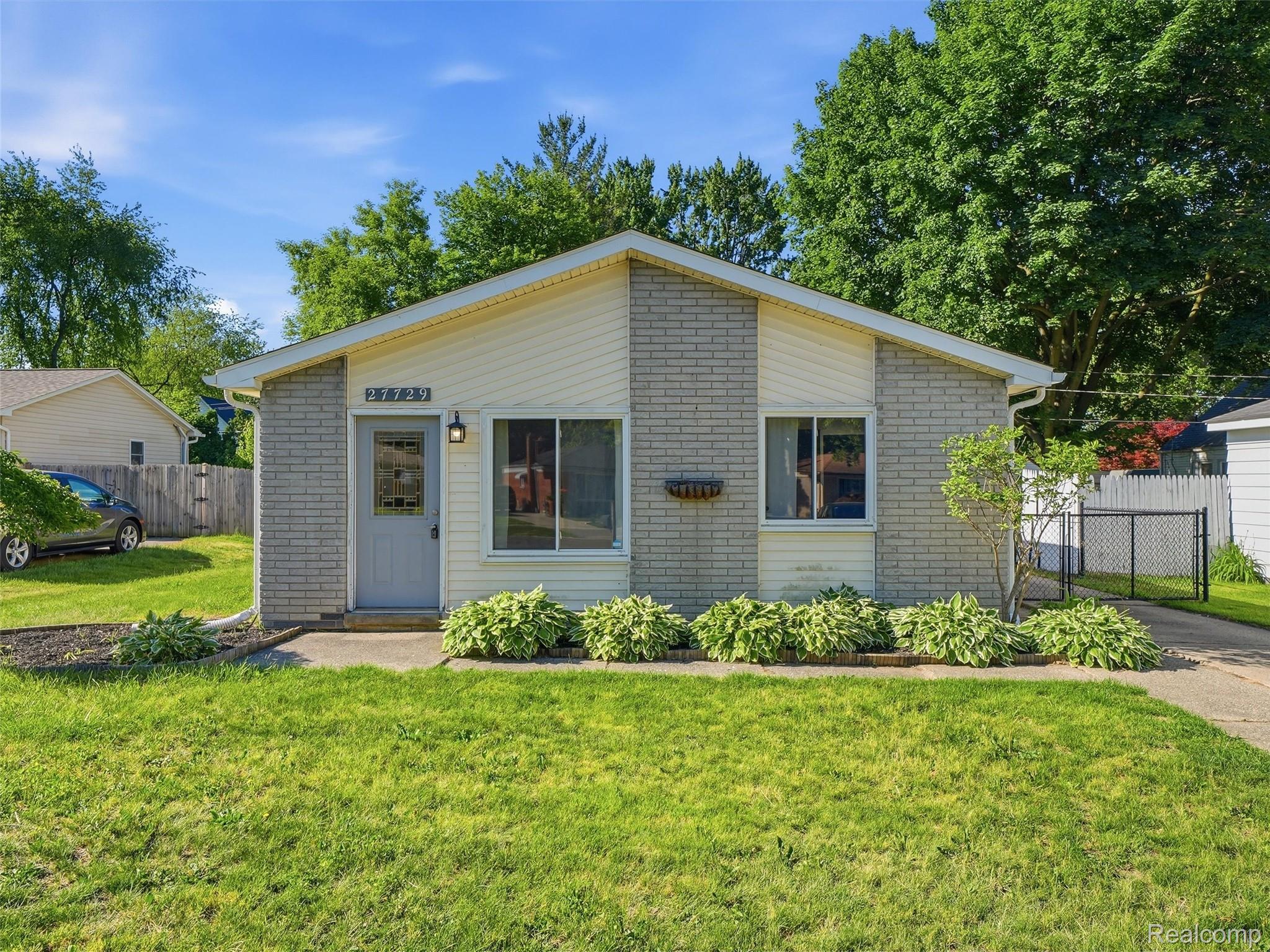 27729, Shiawassee, Farmington Hills, Michigan, 48336