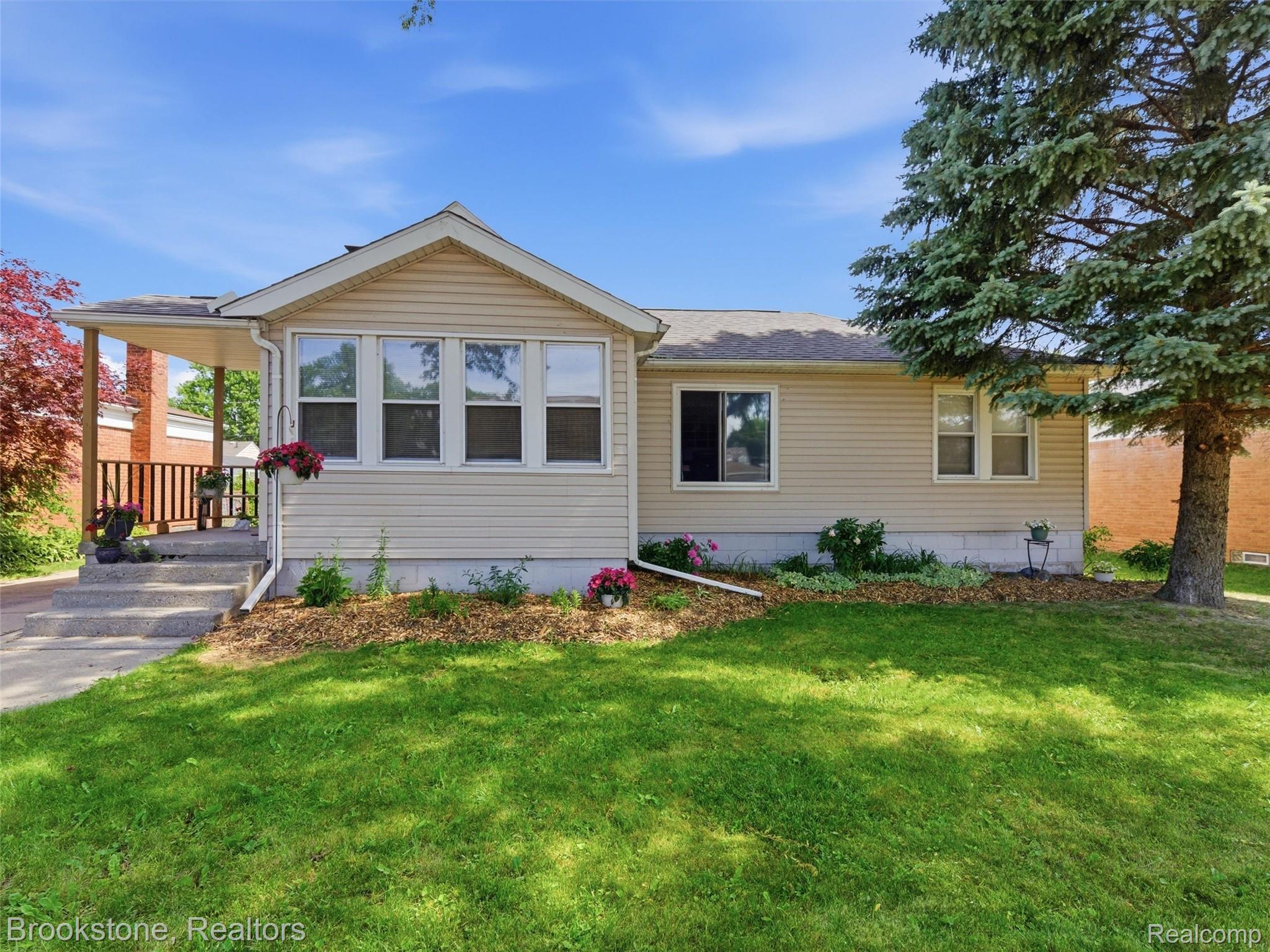 21813, Stephens, St. Clair Shores, Michigan, 48080