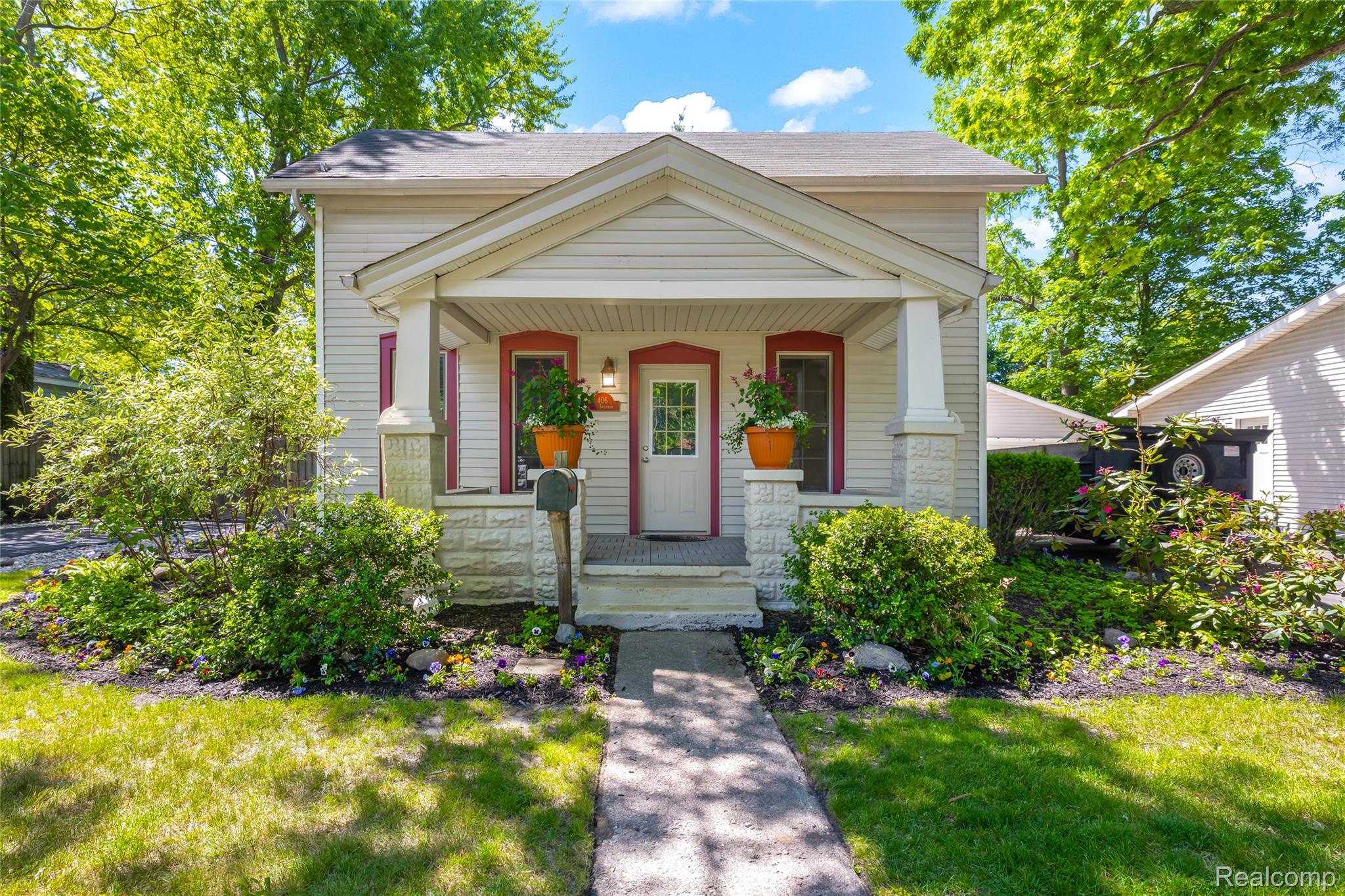 406, Sherman, Holly, Michigan, 48442