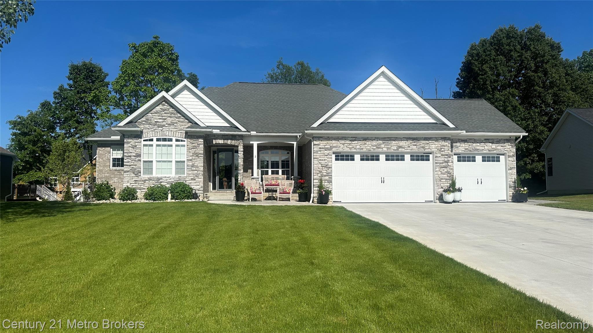 16437, Sleepy Hollow, Fenton, Michigan, 48430