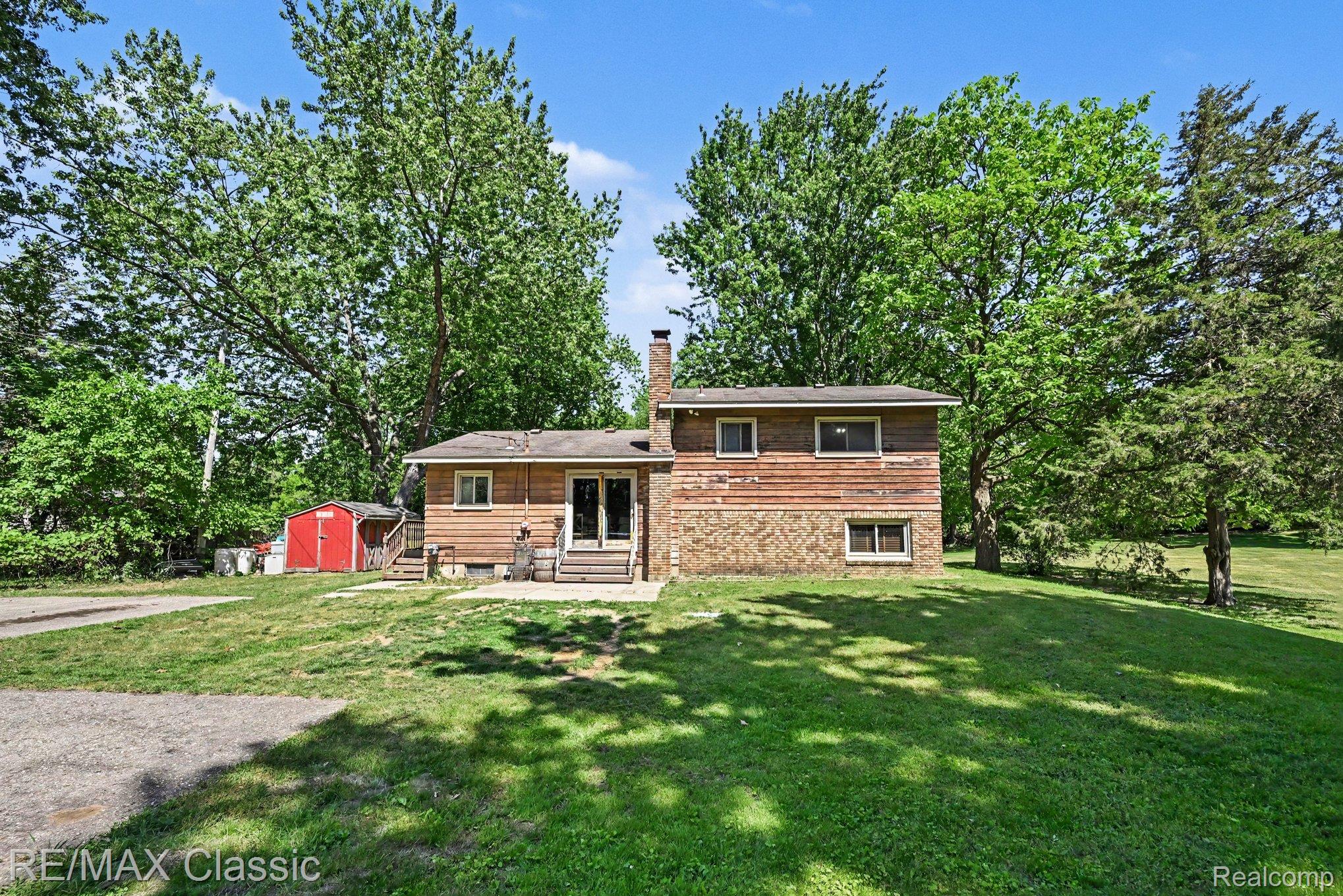 2071, Milford, Highland, Michigan, 48357