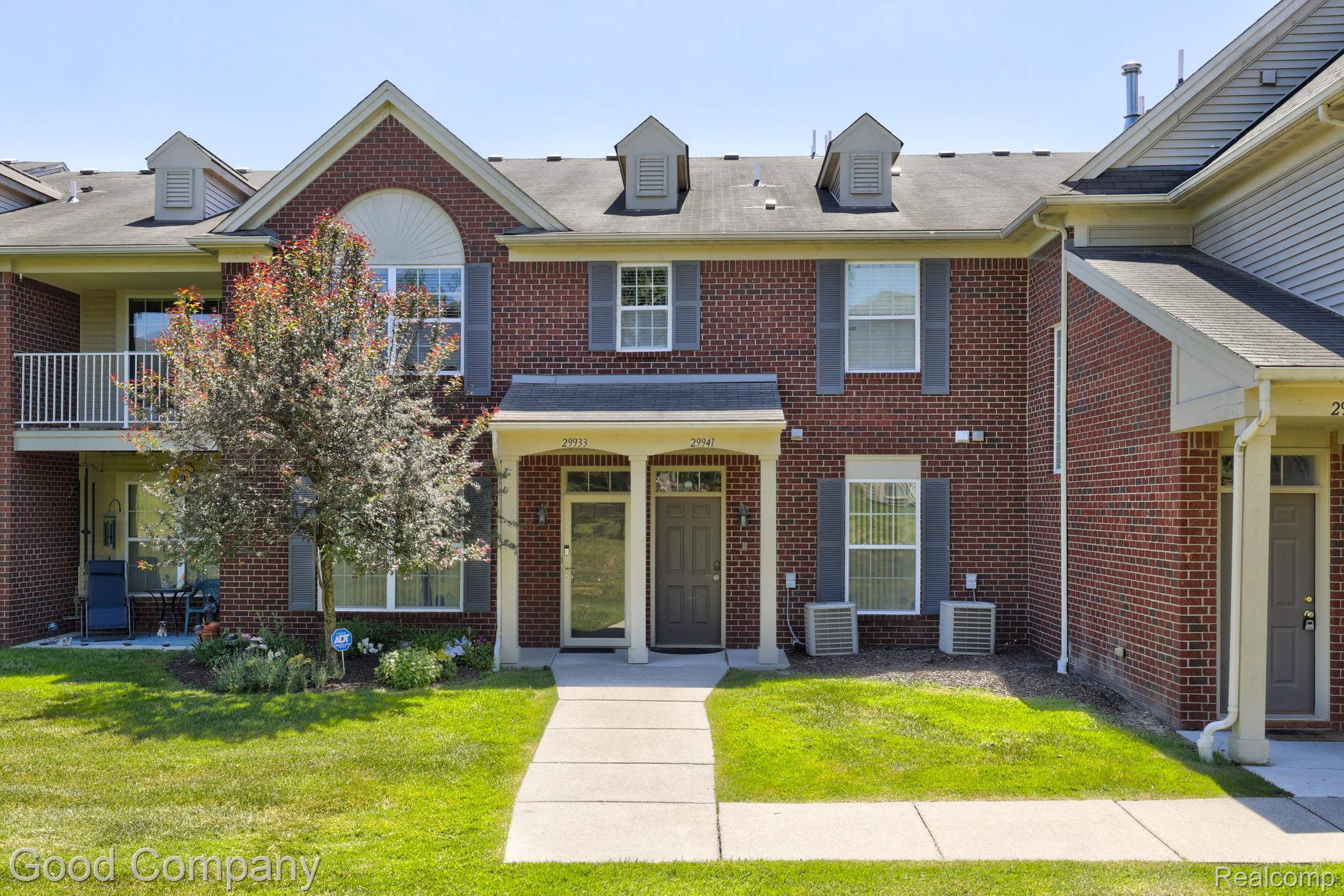 29941, Fox Run, Warren, Michigan, 48092