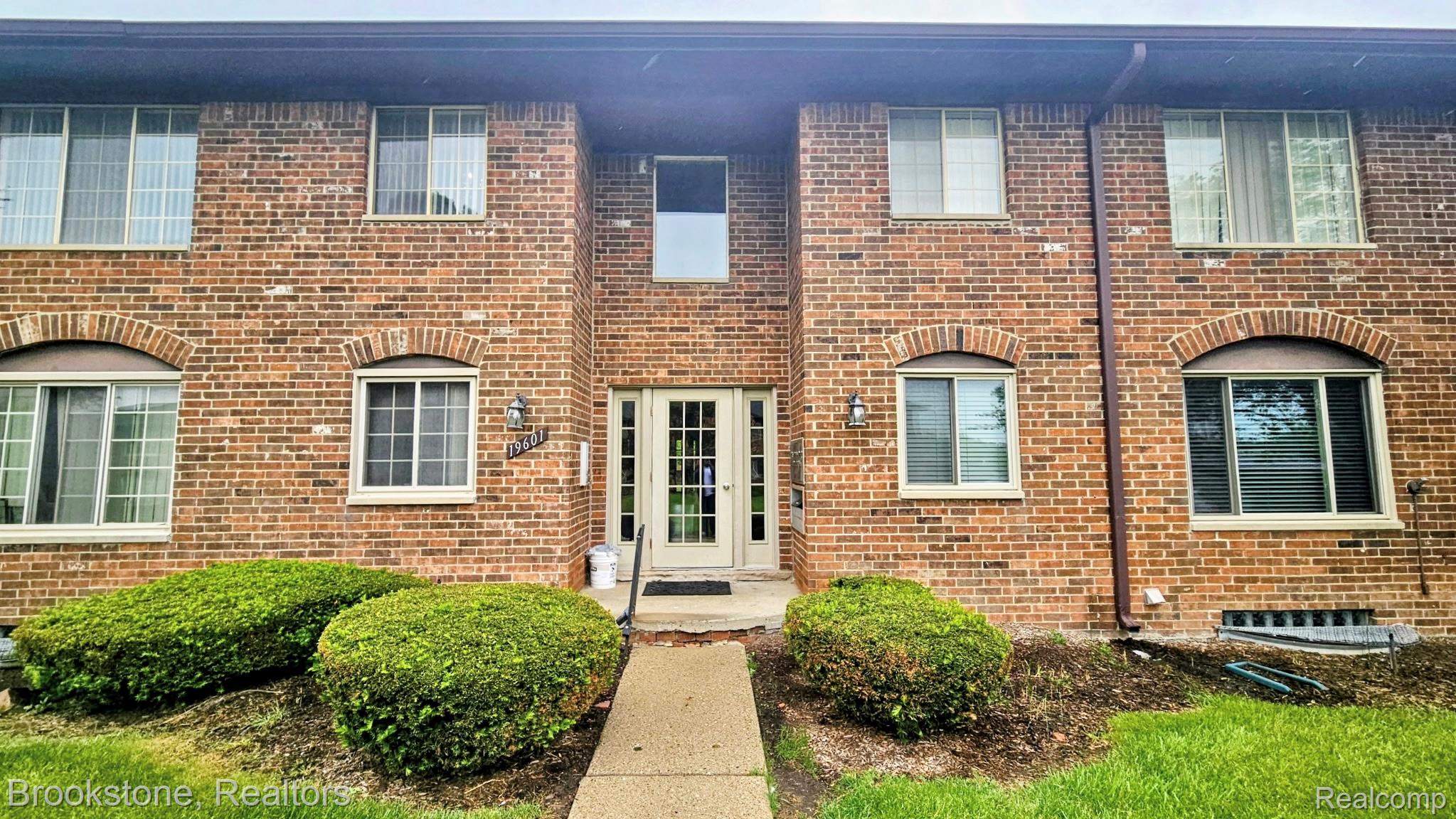 19601, 12 Mile, #204, Southfield, Michigan, 48076