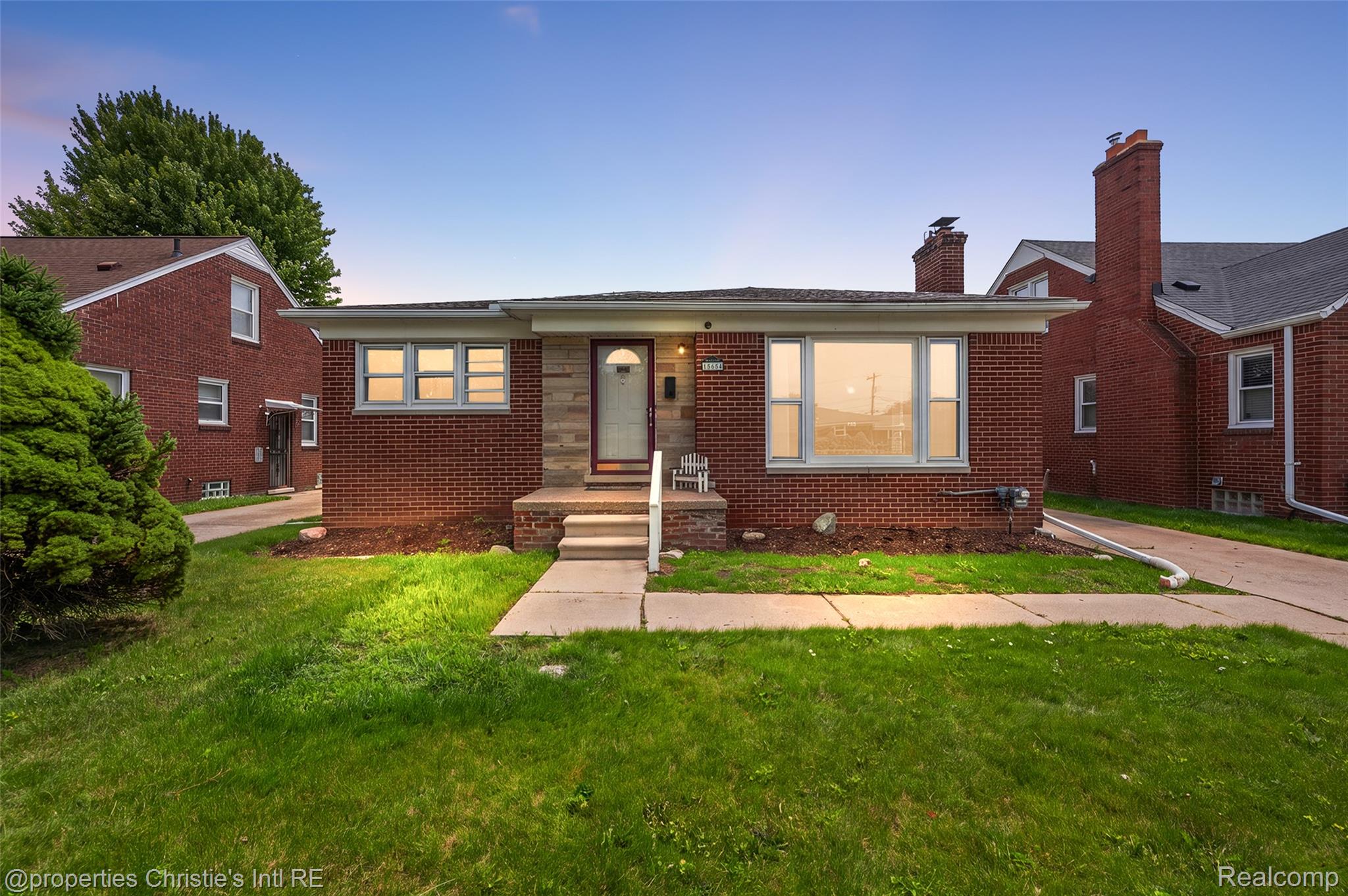 15654, Juliana, Eastpointe, Michigan, 48021