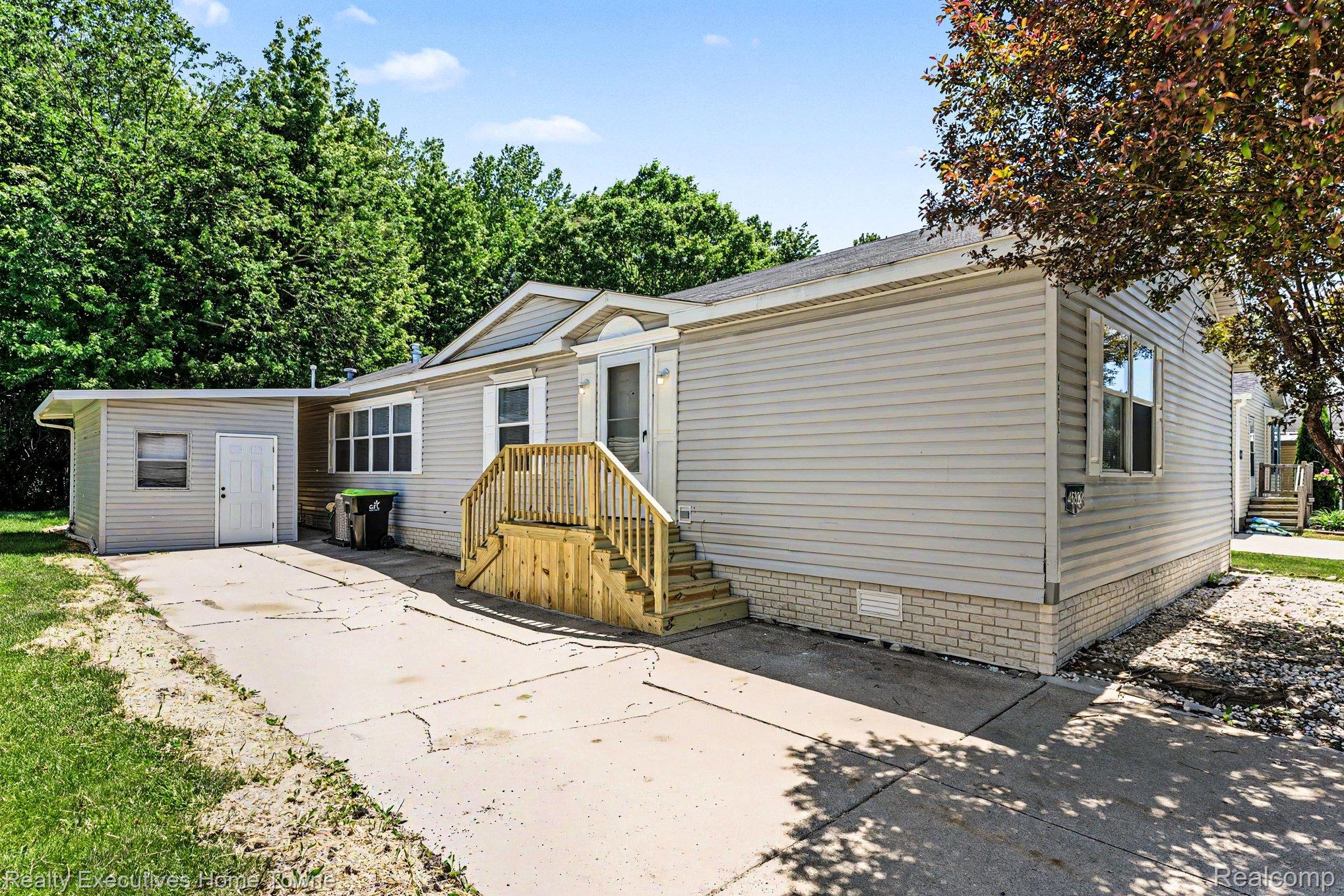 45822, Bonaventure Dr, Macomb, Michigan, 48044