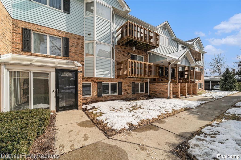 164, Pinewood, Plymouth, Michigan, 48170