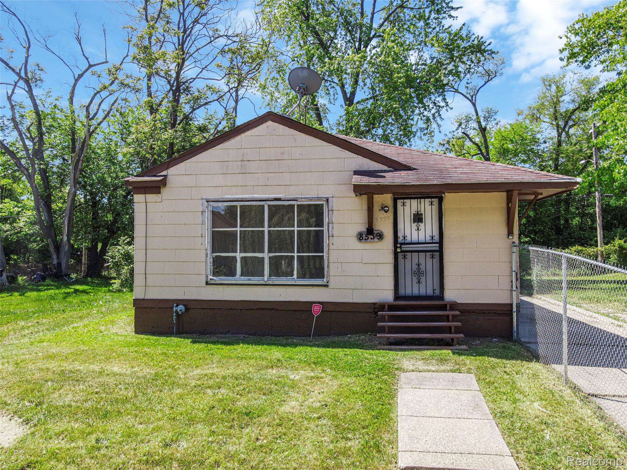 8539, Desoto, Detroit, Michigan, 48238