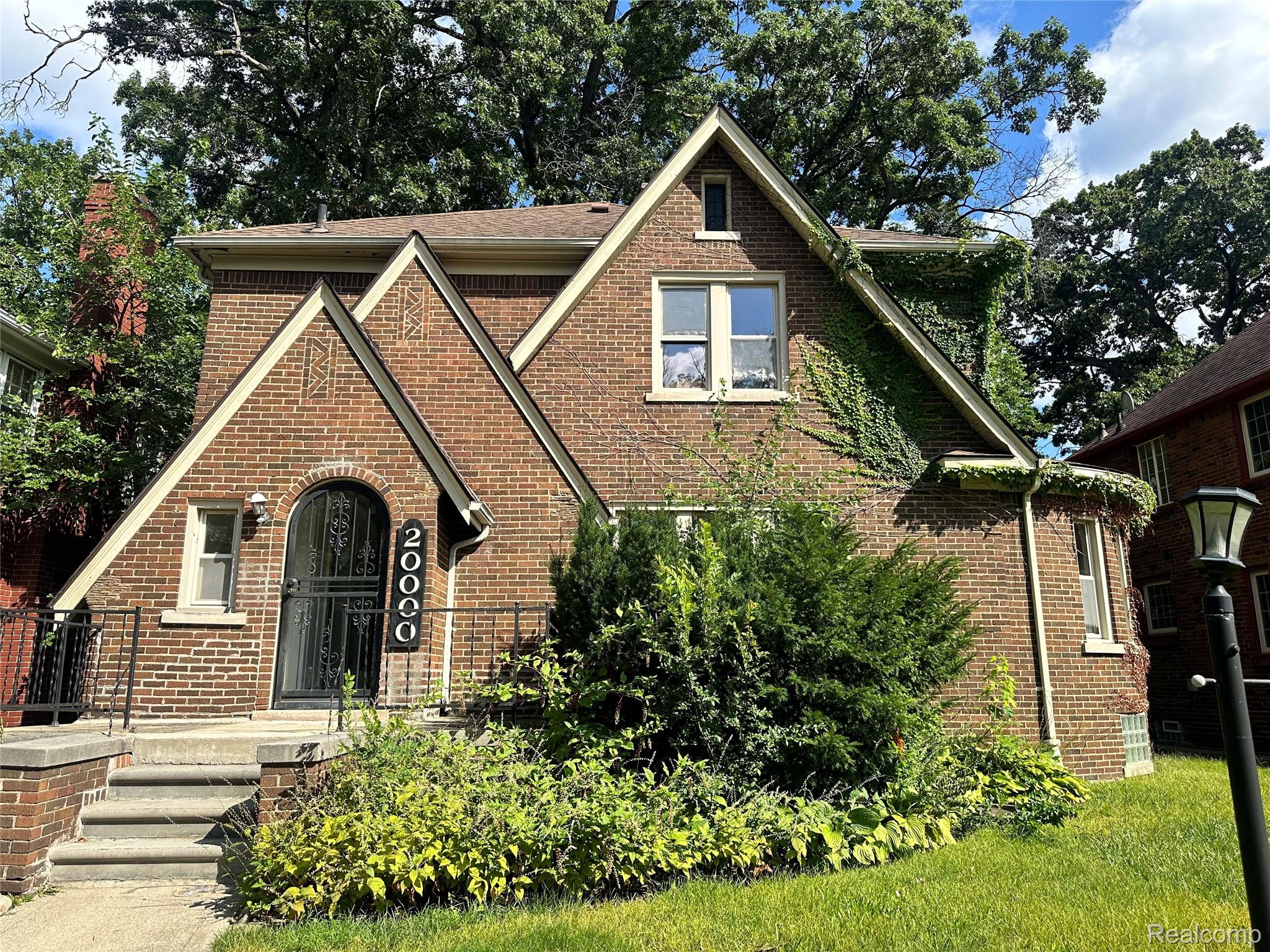 20000, Canterbury, Detroit, Michigan, 48221