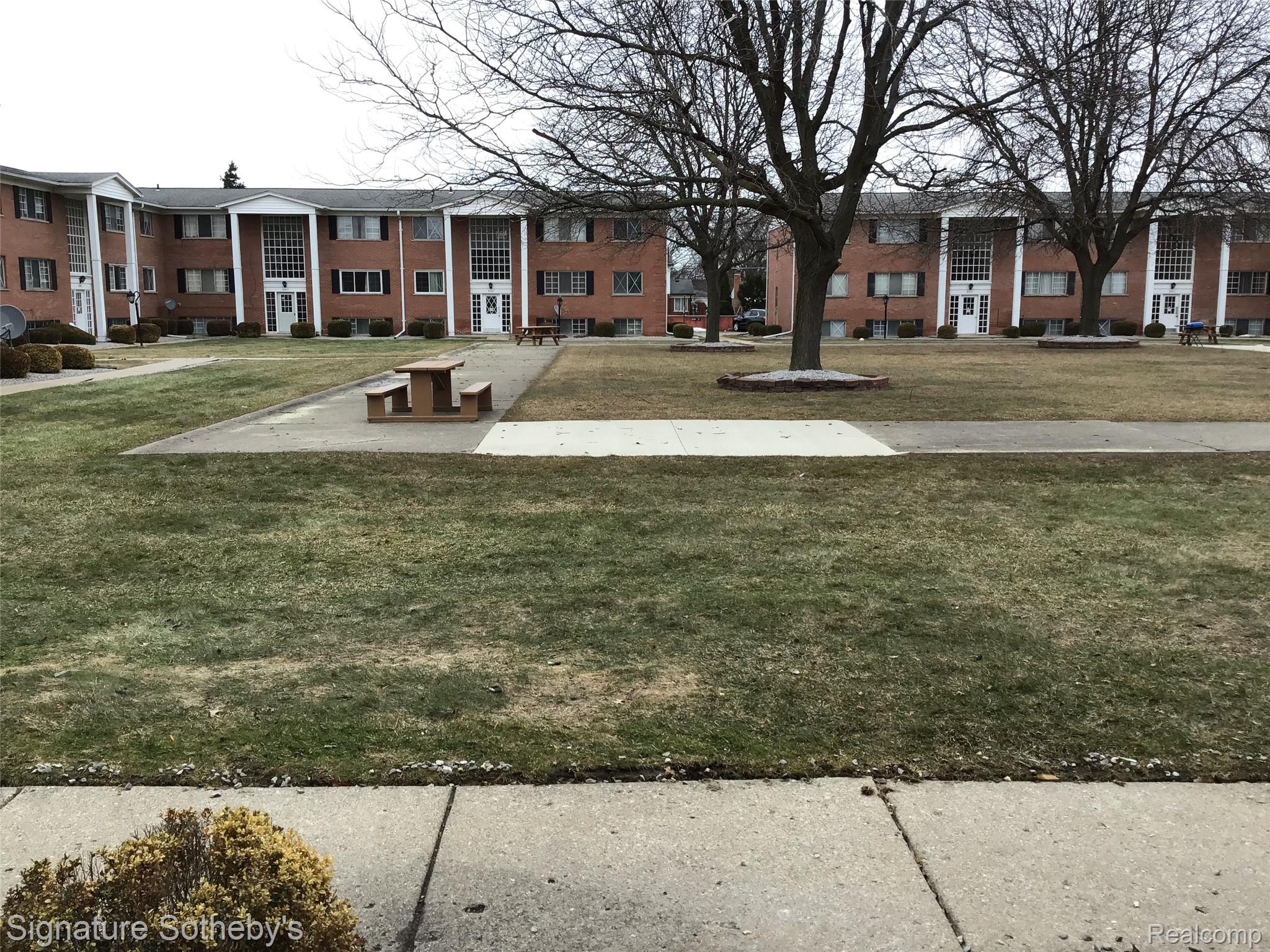 8171, Denwood, #K-3, Sterling Heights, Michigan, 48312