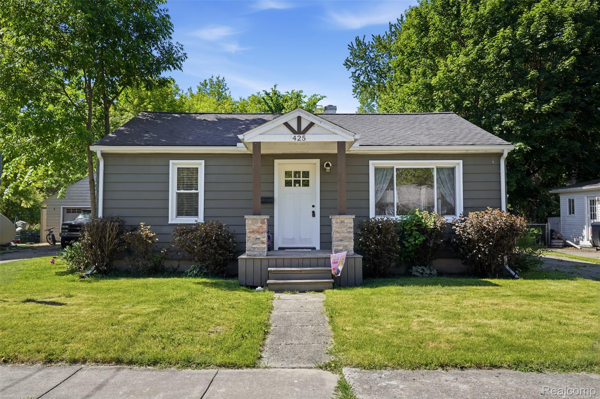 425, Caroline, Fenton, Michigan, 48430