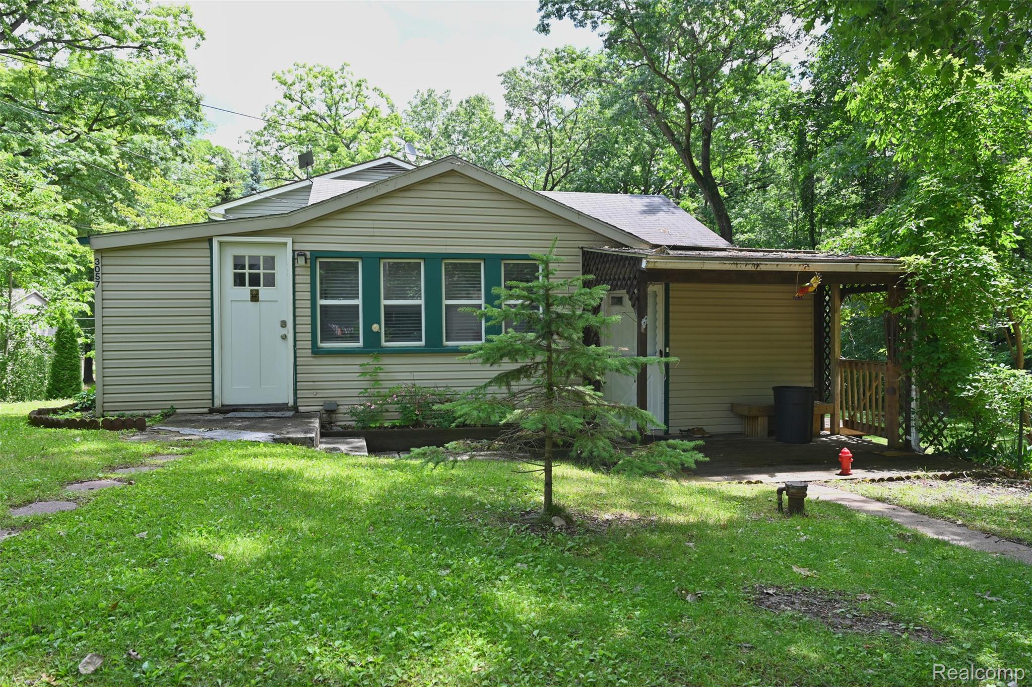 3057, Hillside, Milford, Michigan, 48380