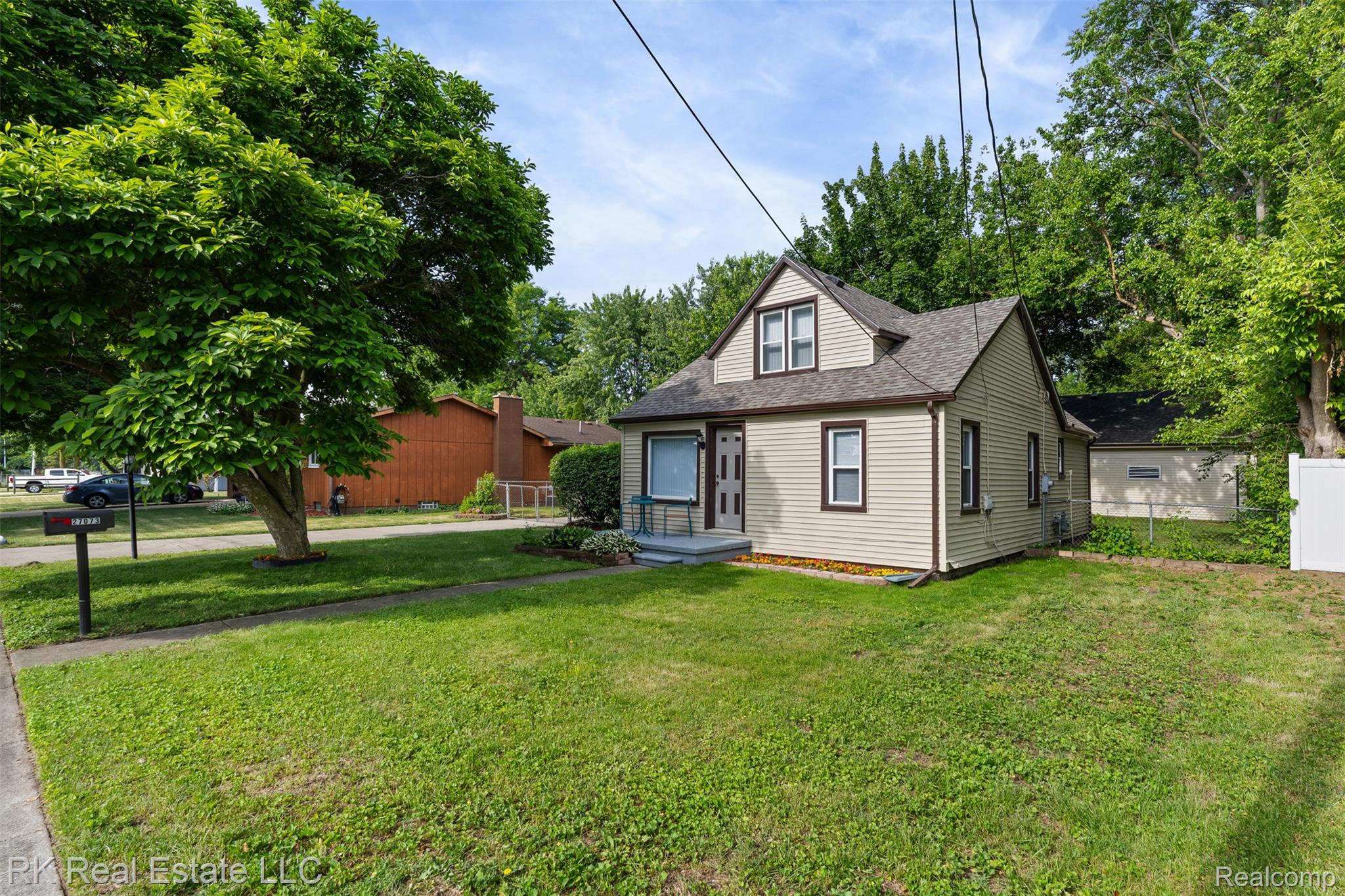 27073, Gilbert, Warren, Michigan, 48093