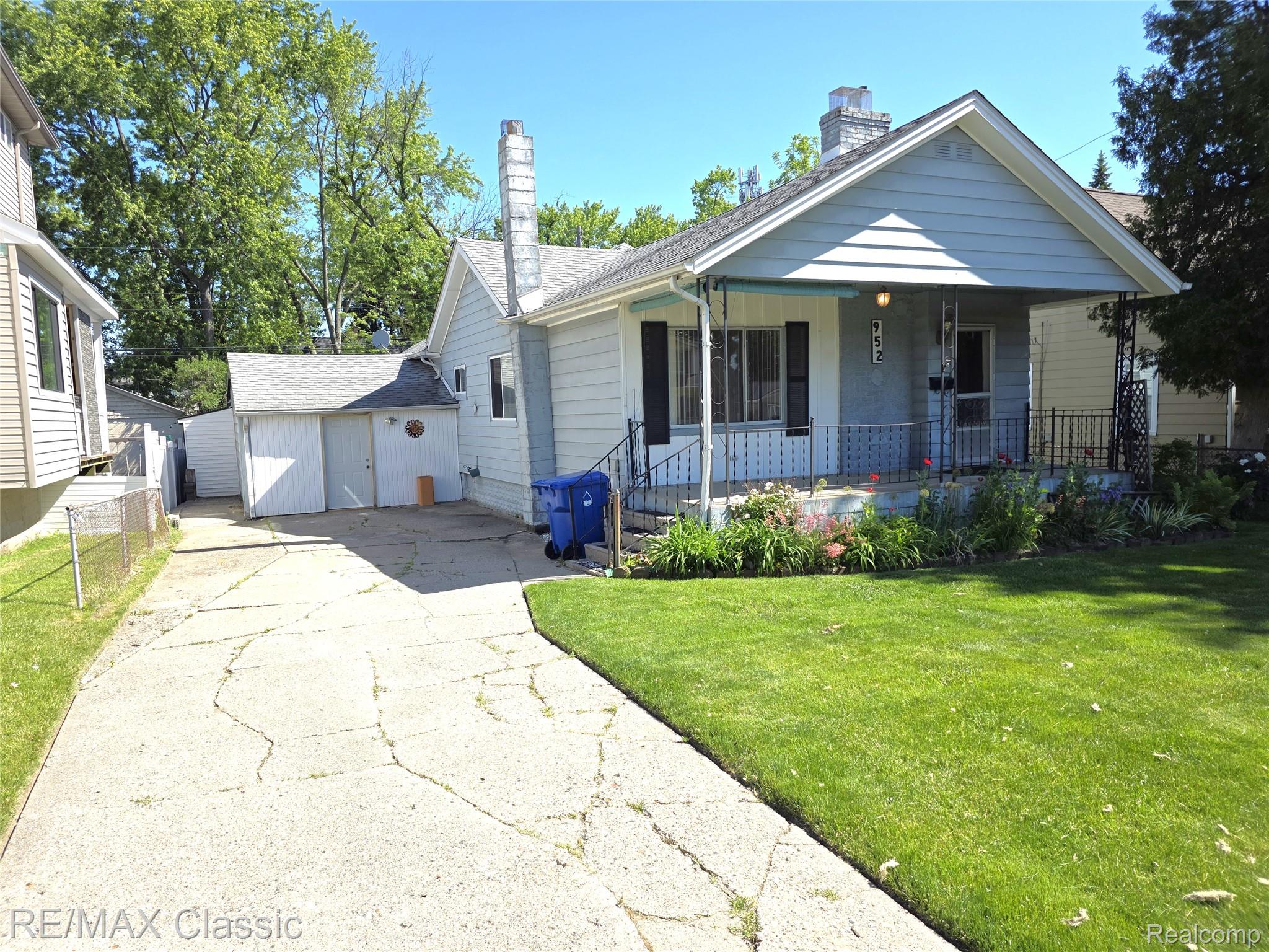 952, Lakeview, Waterford, Michigan, 48328