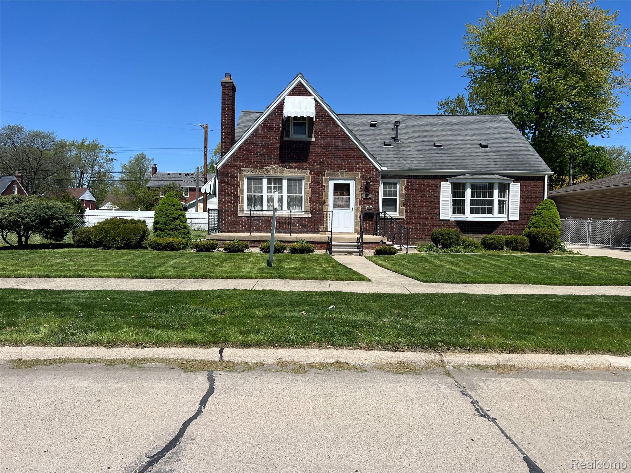 13226, Catalpa, Southgate, Michigan, 48195