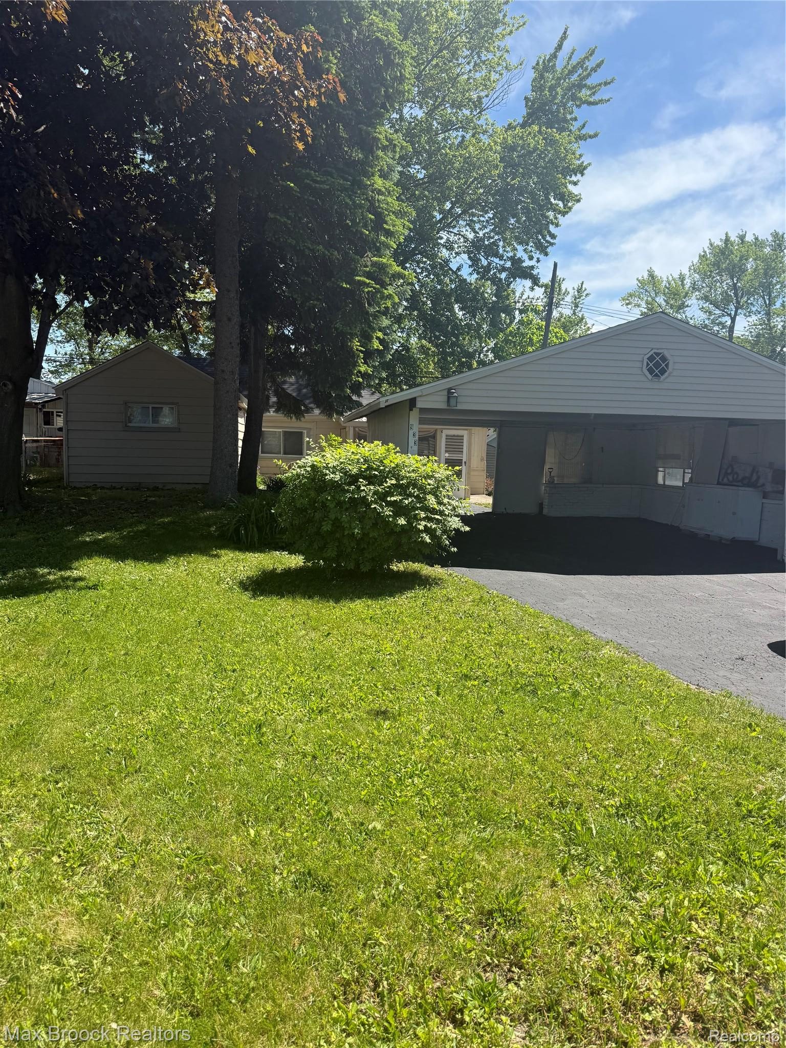 933, Myrtle, Waterford, Michigan, 48328