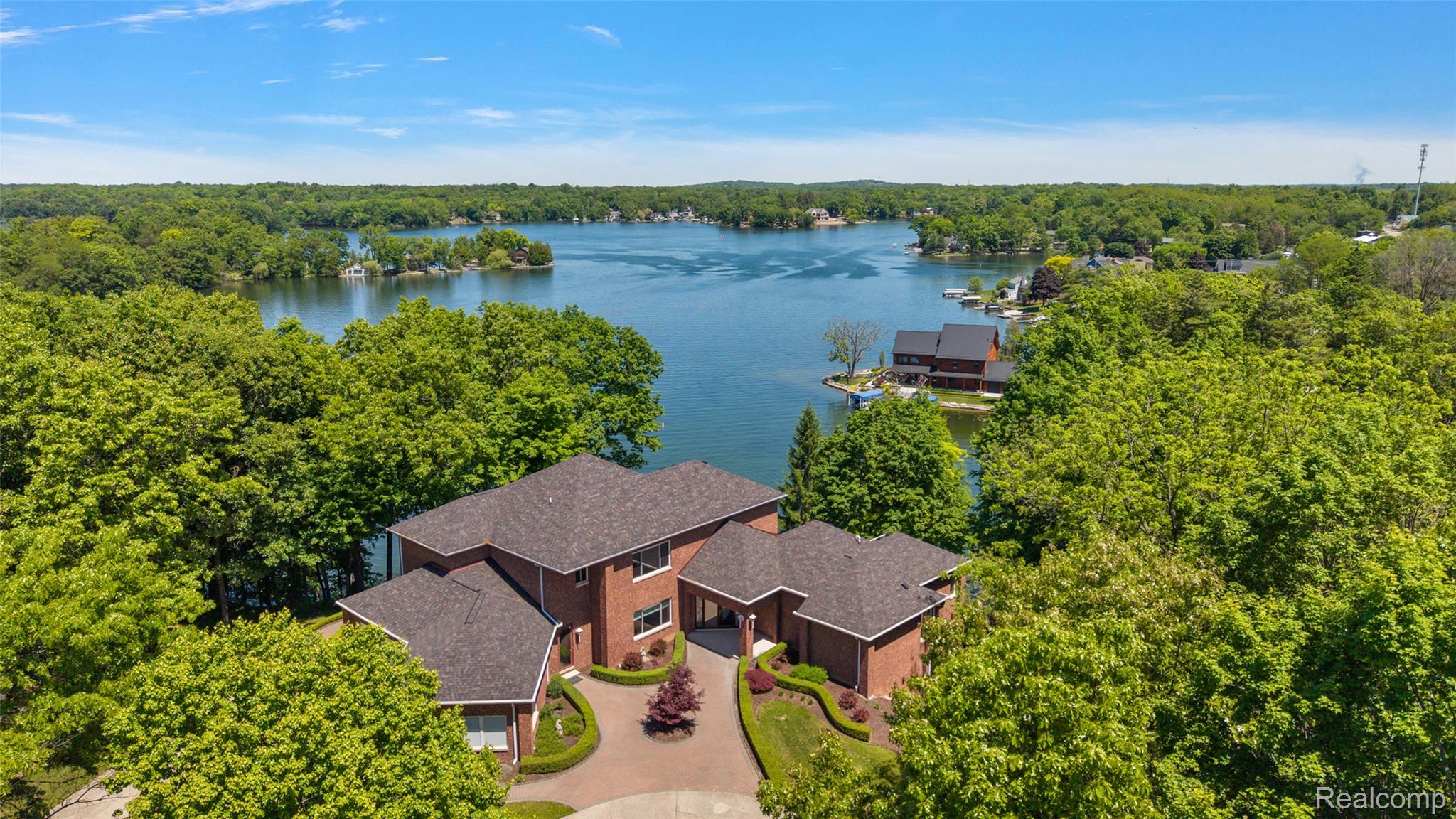 781, Windy Fields, Leonard, Michigan, 48367