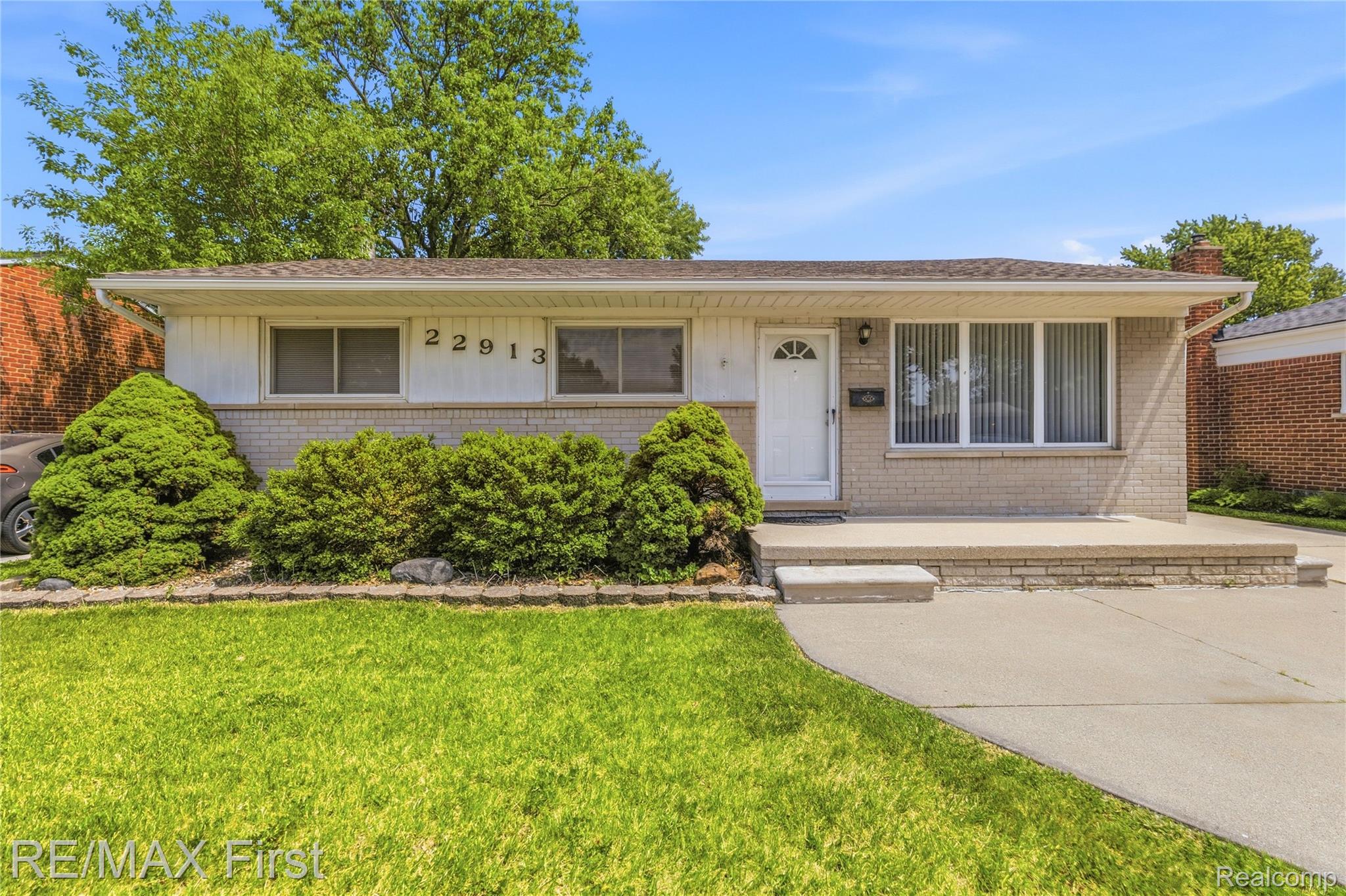 22913, Masonic, St. Clair Shores, Michigan, 48082