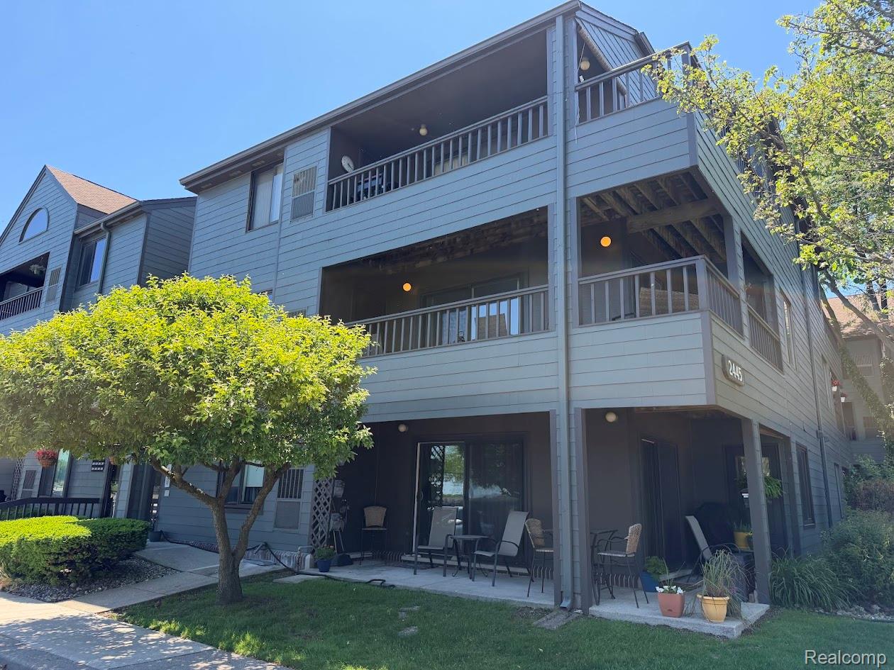 2445, Riverside, #206, Trenton, Michigan, 48183
