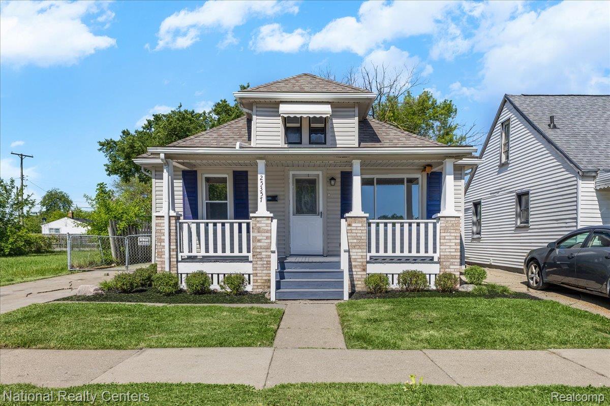 25357, Lawn, Roseville, Michigan, 48066