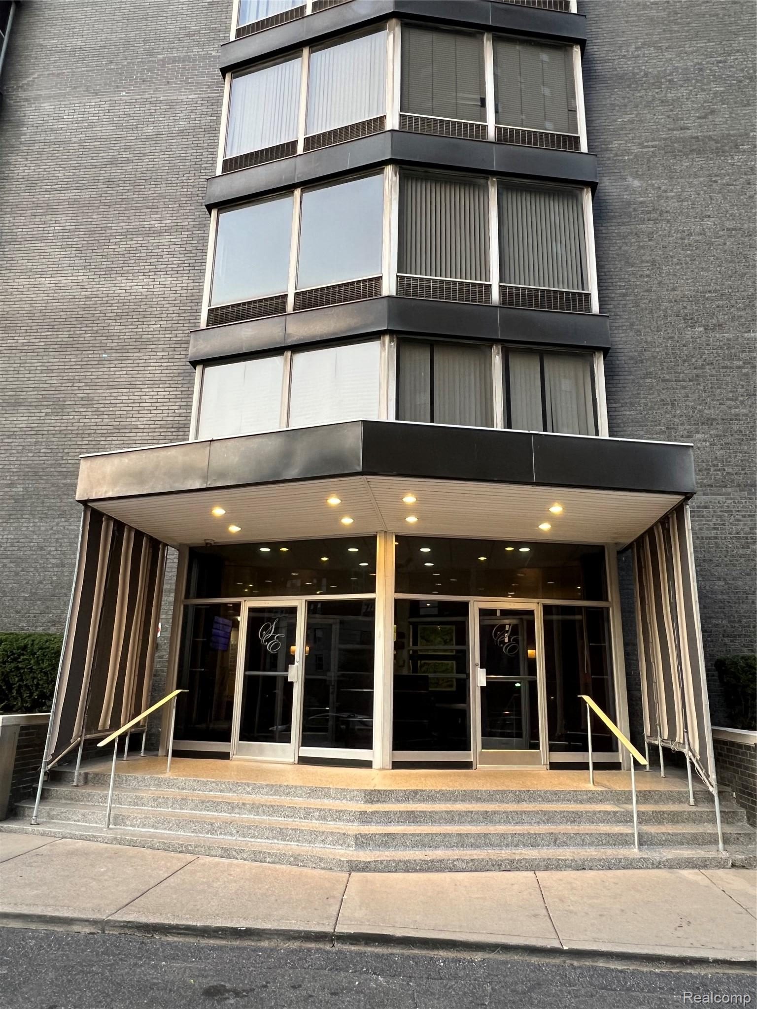 8200, Jefferson, #1509, Detroit, Michigan, 48214