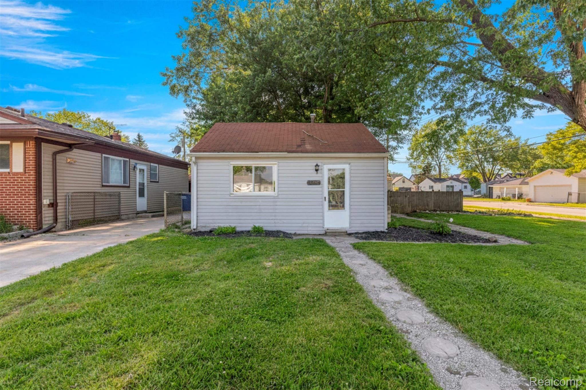 8279, Hugh, Westland, Michigan, 48185