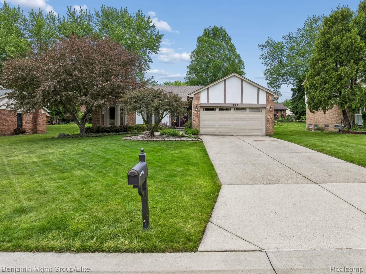 2072, Cumberland, Rochester Hills, Michigan, 48307