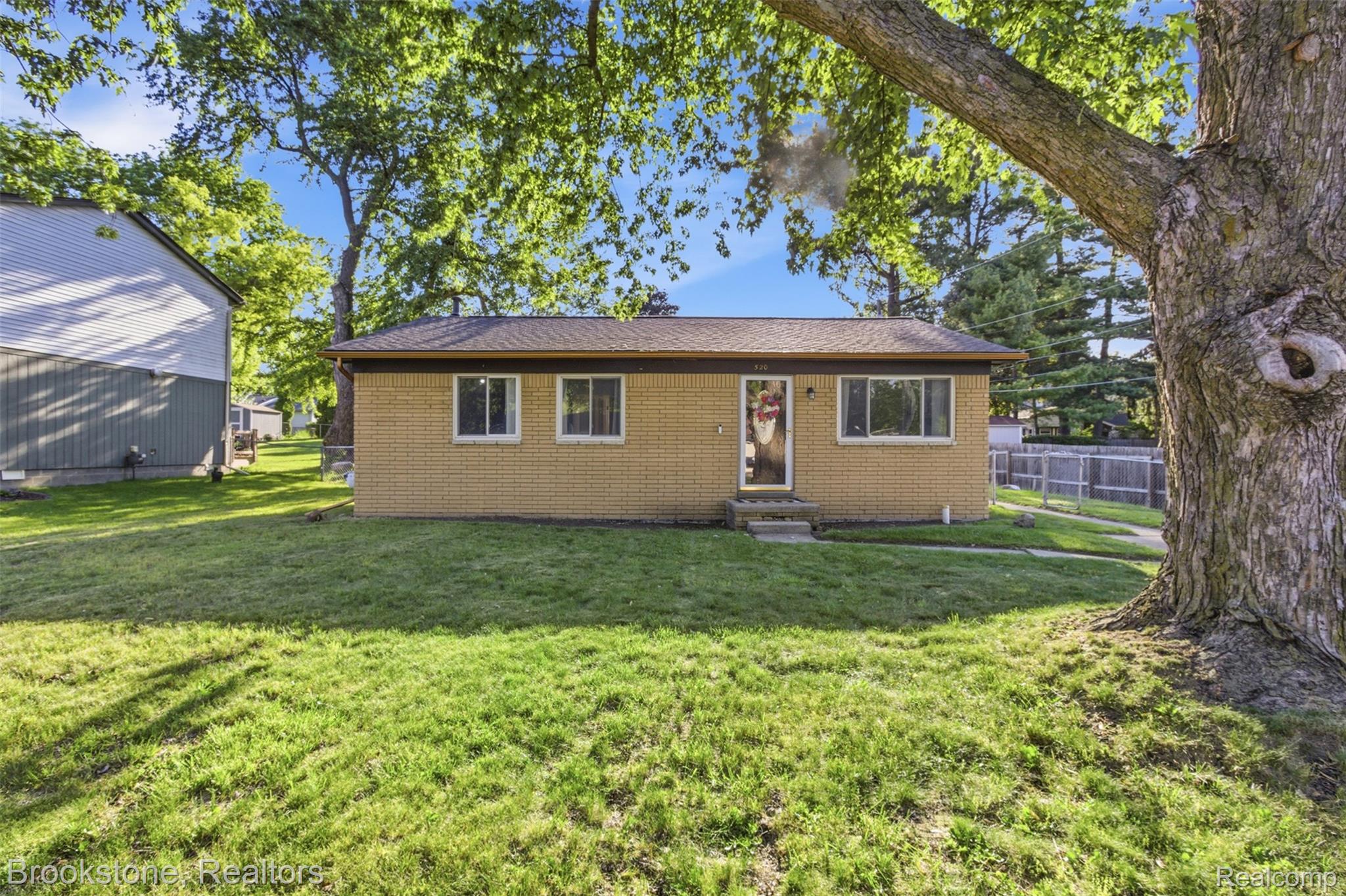 520, May, Rochester Hills, Michigan, 48307