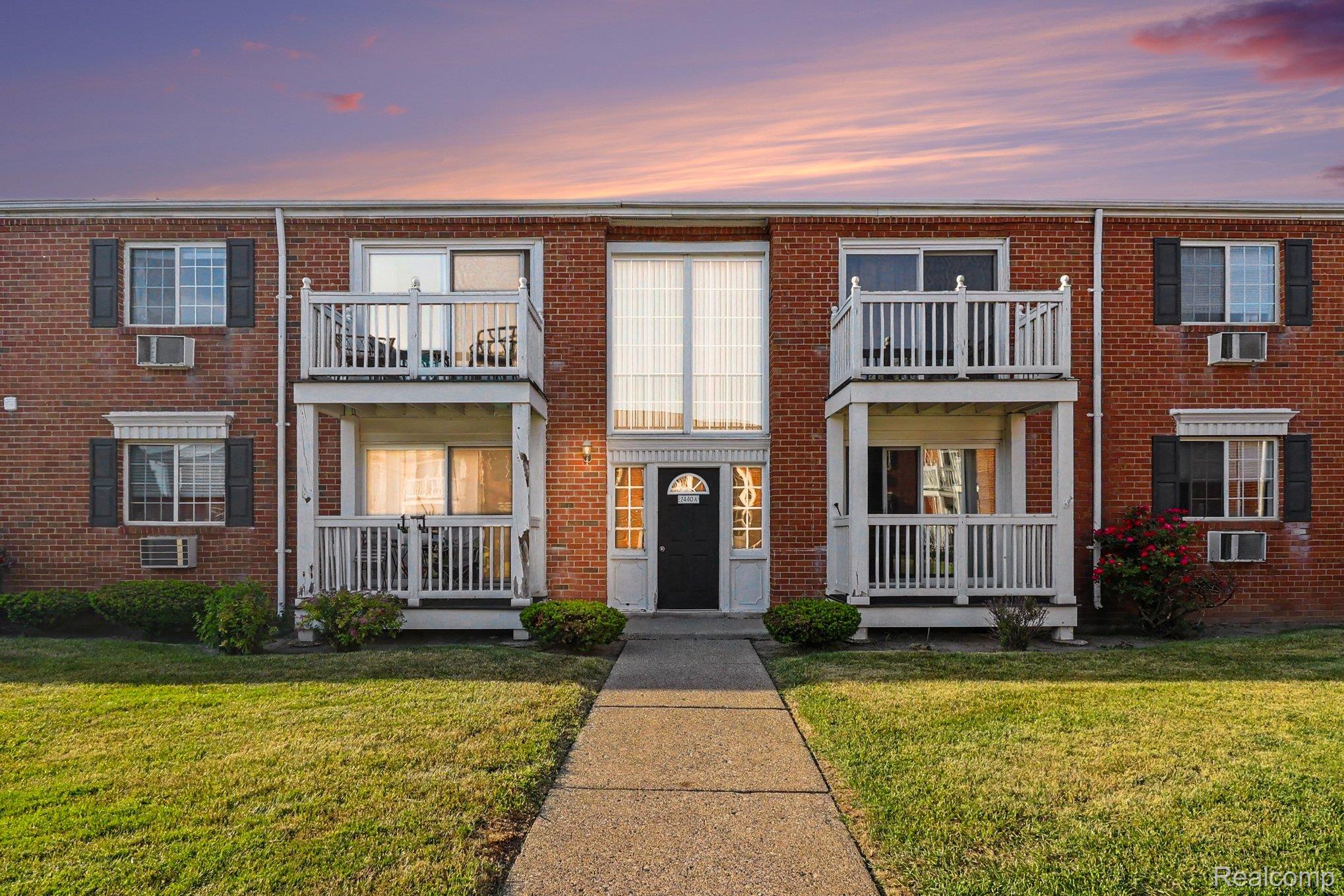2440, Parmenter, #204, Royal Oak, Michigan, 48073