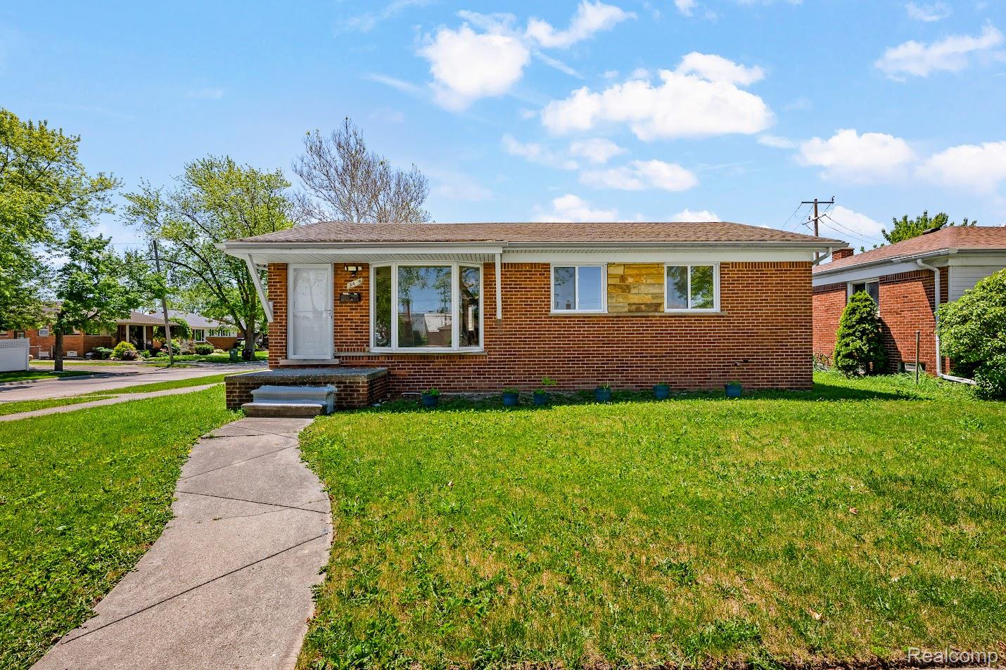 14459, Balsam, Southgate, Michigan, 48195
