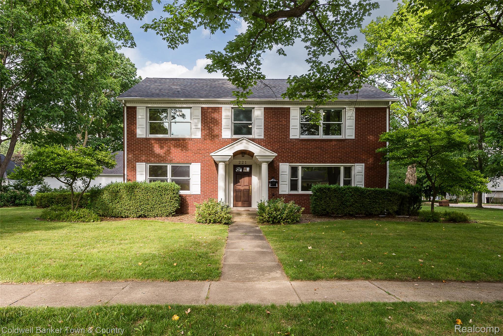 221, Tompkins, Howell, Michigan, 48843