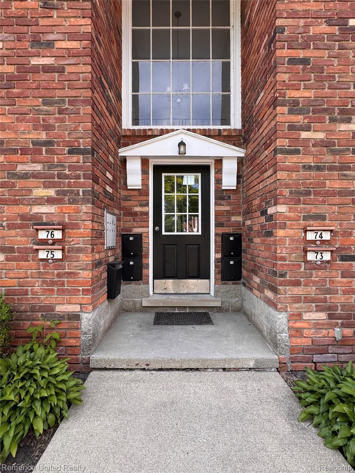 31831, Grand River, Farmington, Michigan, 48336