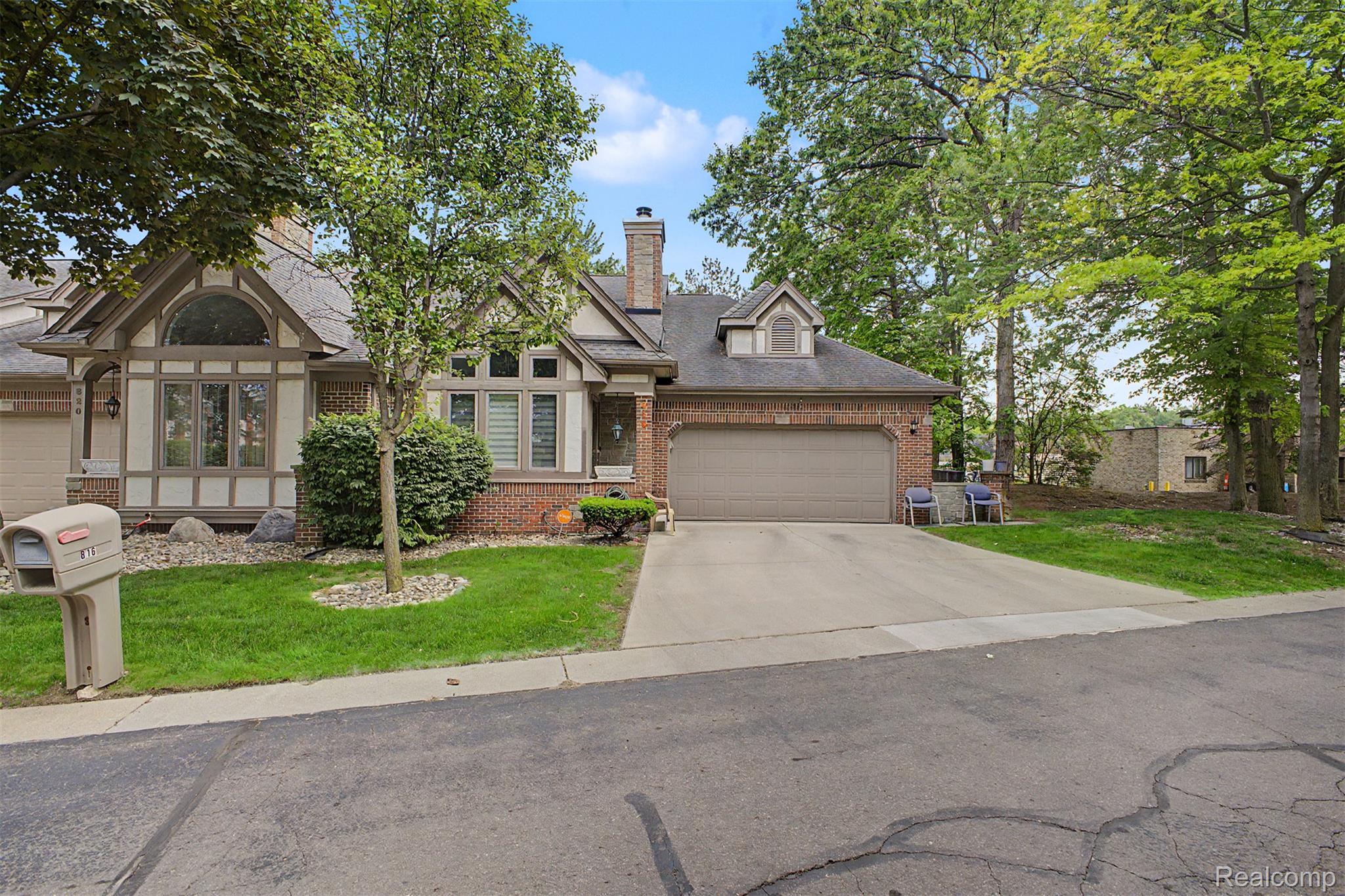 816, Beech Daly, Dearborn Heights, Michigan, 48127